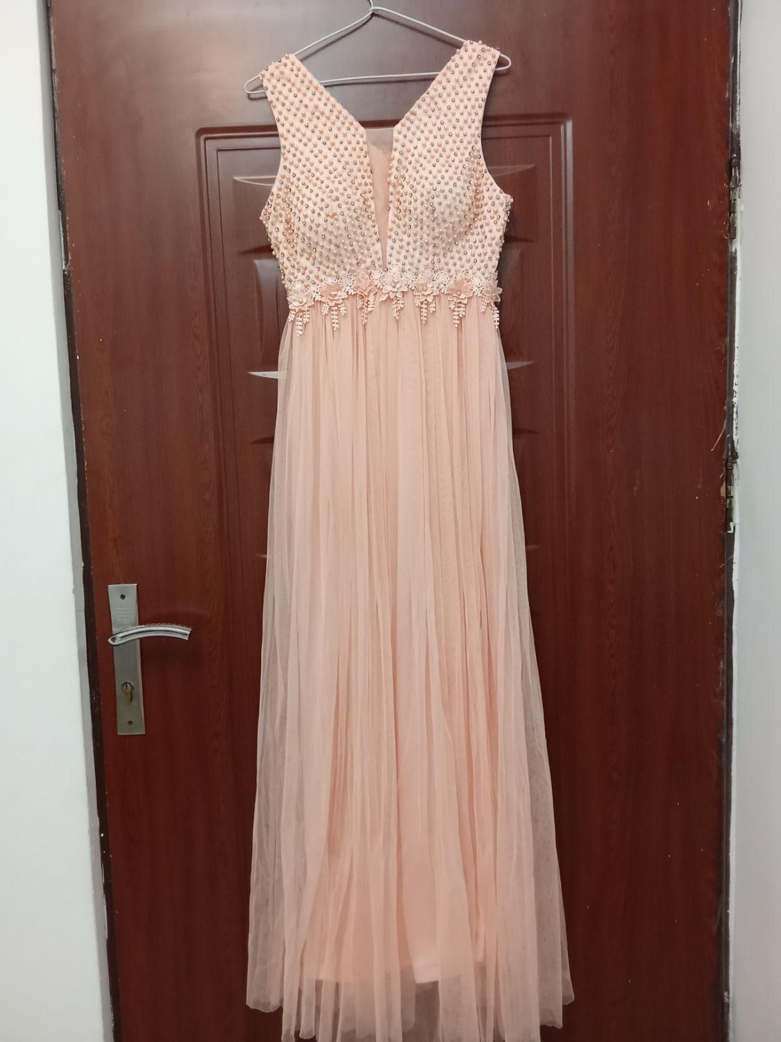 لباس مجلسی|لباس|بندر انزلی, معلم|دیوار