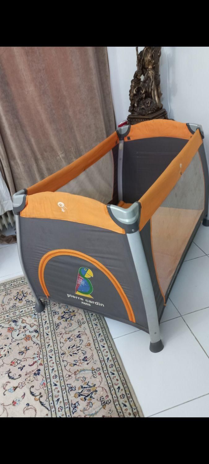 تخت کنار مادر برند پیر کاردین اصلی در حد نو|تخت و صندلی بچه|تهران, گیشا|دیوار