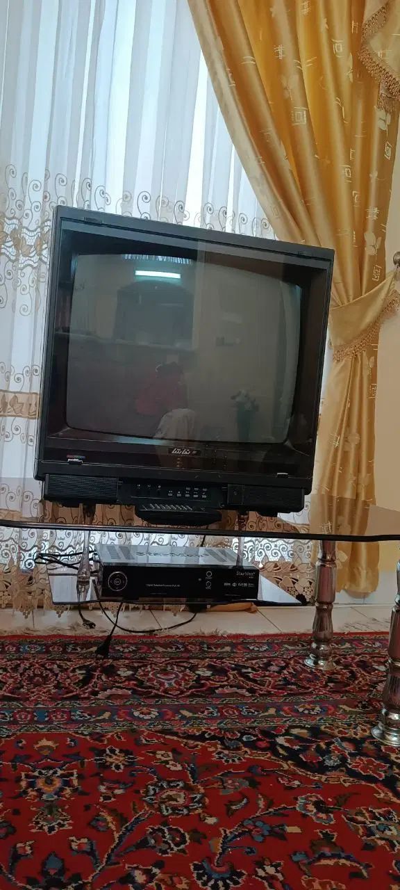 تلویزیون ۲۱ اینچی «تماشا»و گیرندهٔ دیجیتالی ایرانی|تلویزیون و پروژکتور|کرج, کوی زنبق|دیوار