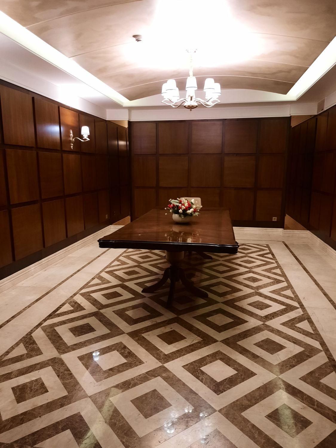 دروس احتشامیه ۲۰۰ متر سه خوابه مشاعات ابی فعال