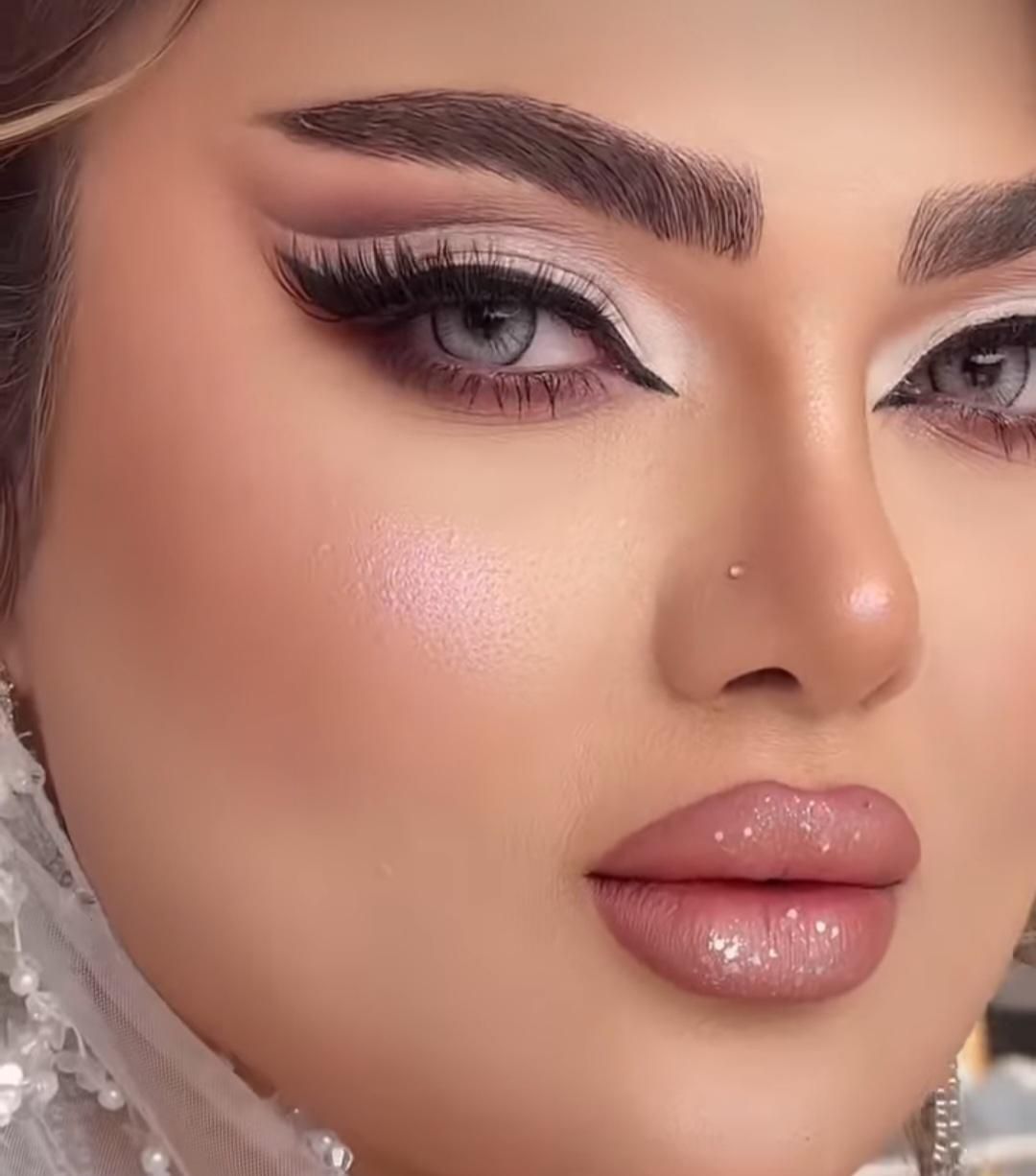 میکاپ و بافت|خدمات آرایشگری و زیبایی|سنندج, |دیوار