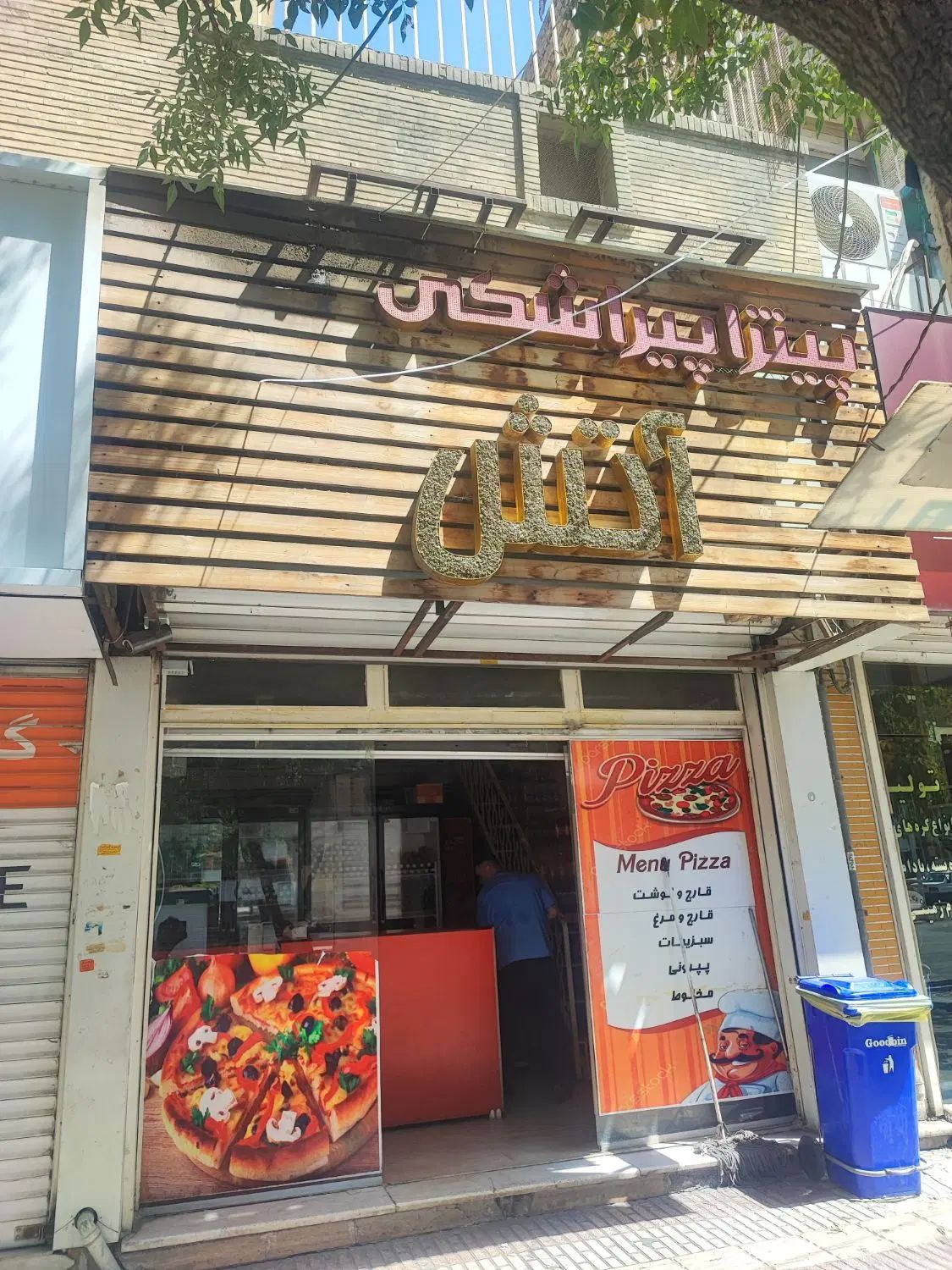تکمیل پرسنل فست فودی(صندوقدار و کارگرساده)|استخدام خدمات فروشگاه و رستوران|کرمانشاه, |دیوار