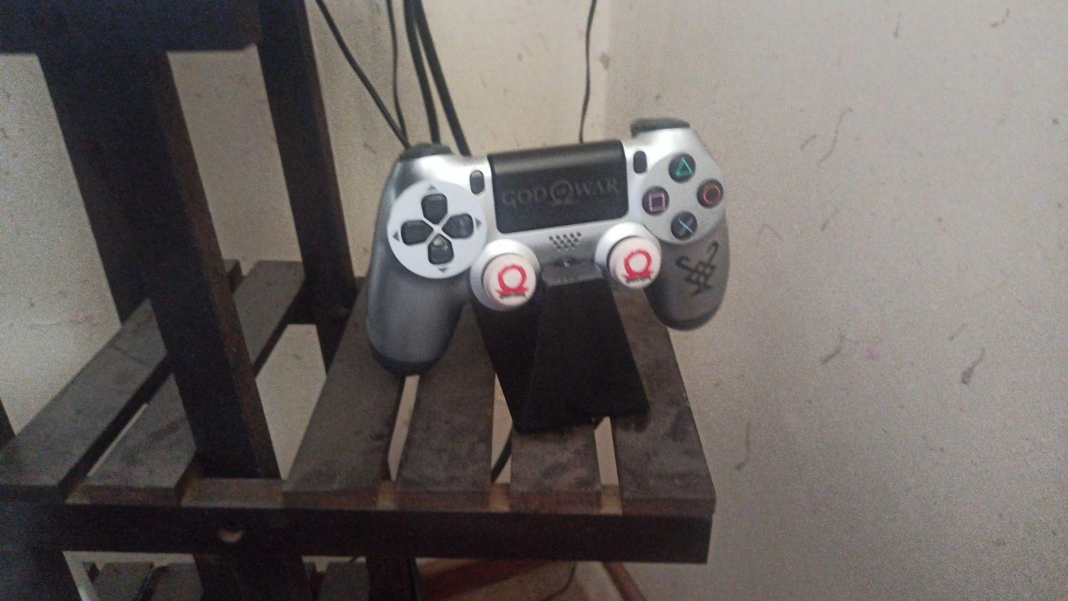 پلی استیشن ۴ پرو باندل god of war چهار دسته|کنسول، بازی ویدئویی و آنلاین|نجف‌آباد, مسکن مهر|دیوار