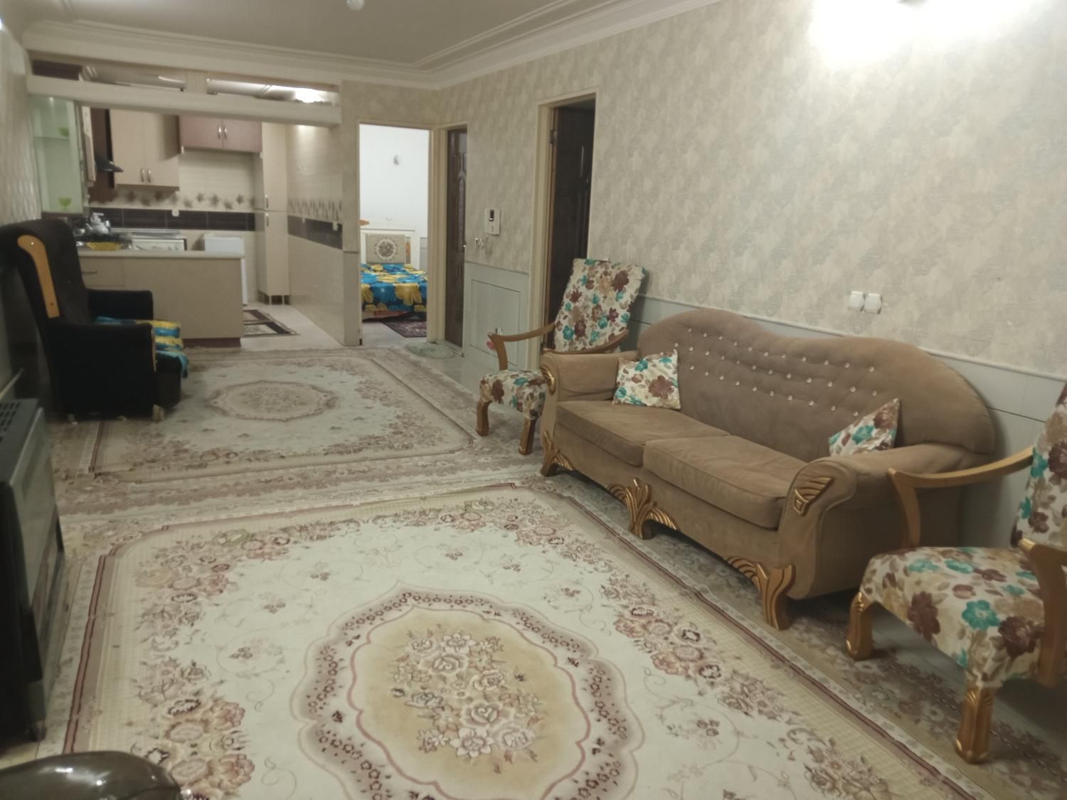 دوخوابه تر و تمیز ۹۰ متری. روزانه هفتگی ماهانه|اجارهٔ کوتاه‌مدت آپارتمان و سوئیت|کاشان, الغدیر|دیوار