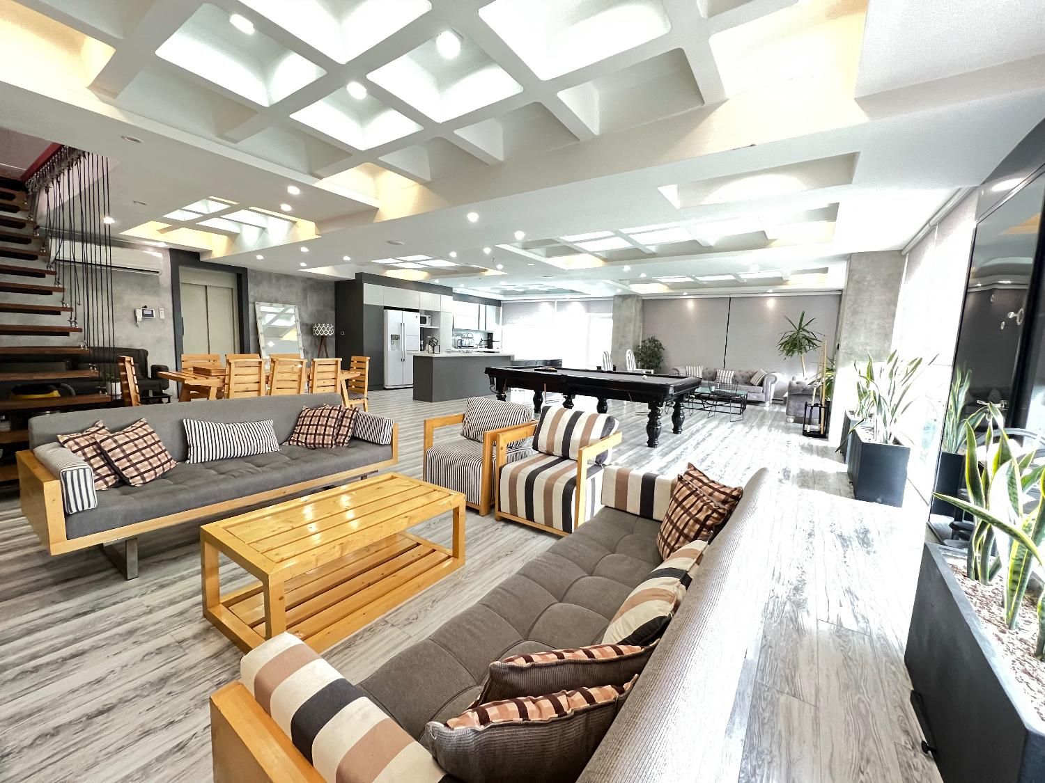 اجاره روزانه عمارت ۴ خواب مدرنا کردان با آسانسور|اجارهٔ کوتاه‌مدت ویلا و باغ|هشتگرد, شهرک افشاریه|دیوار