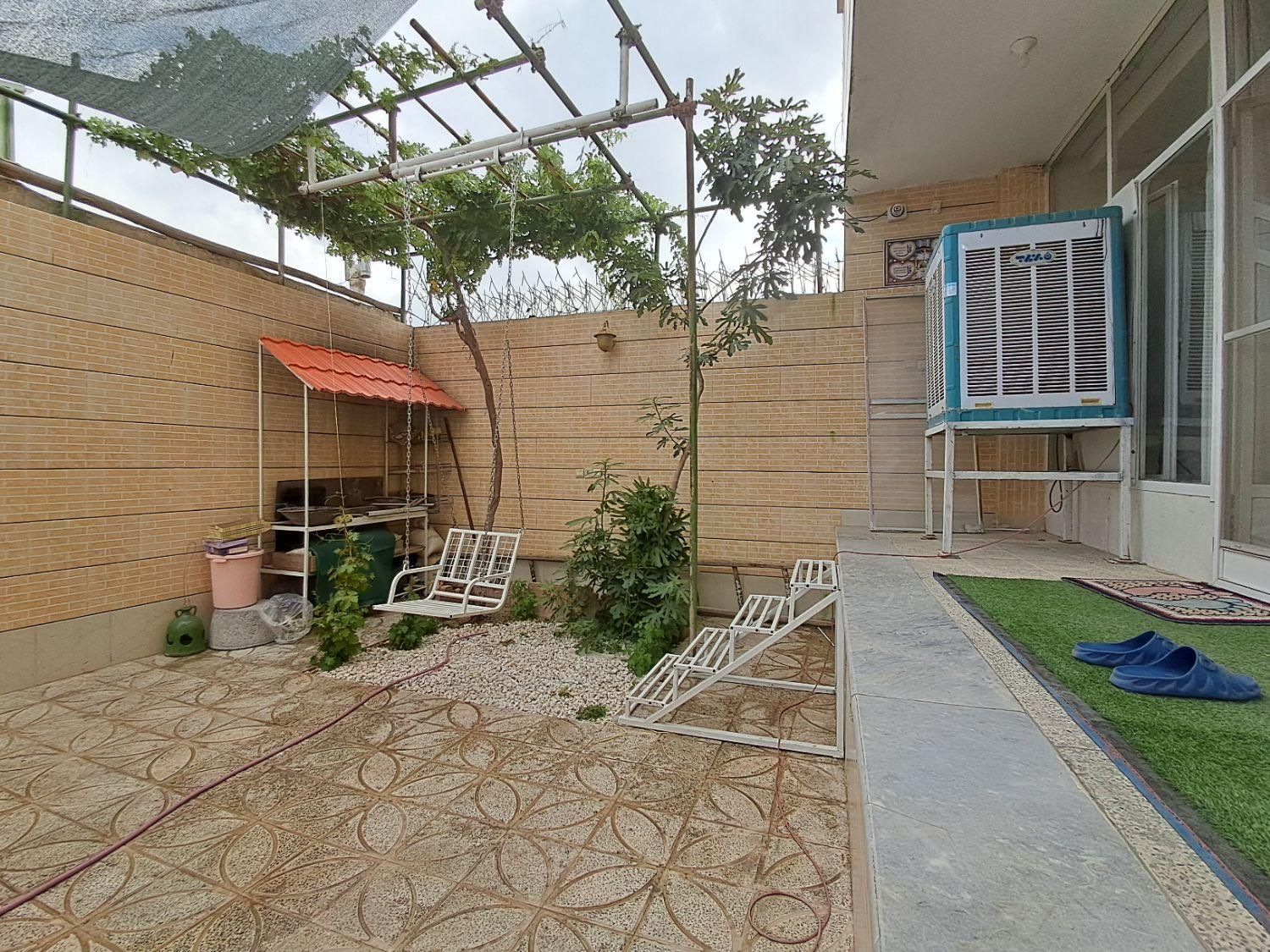 خونه ویلایی دوخوابه حیاط دار|اجارهٔ کوتاهمدت آپارتمان و سوئیت|خمینیشهر, |دیوار