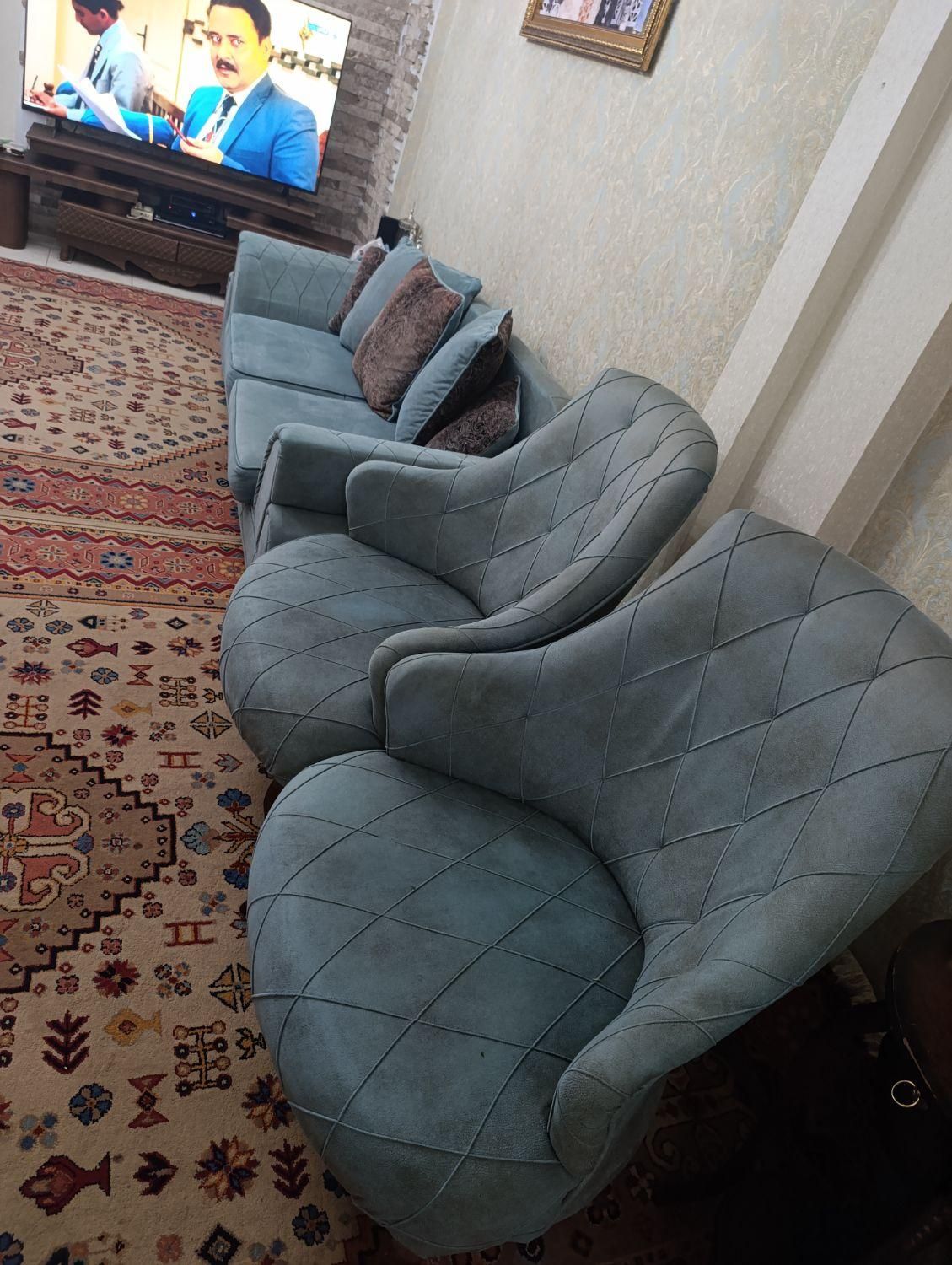 فروش مبل۷نفره و۲تخته قالی۹متری و۴متری|مبلمان خانگی و میز عسلی|تهران, شهرک کیانشهر|دیوار