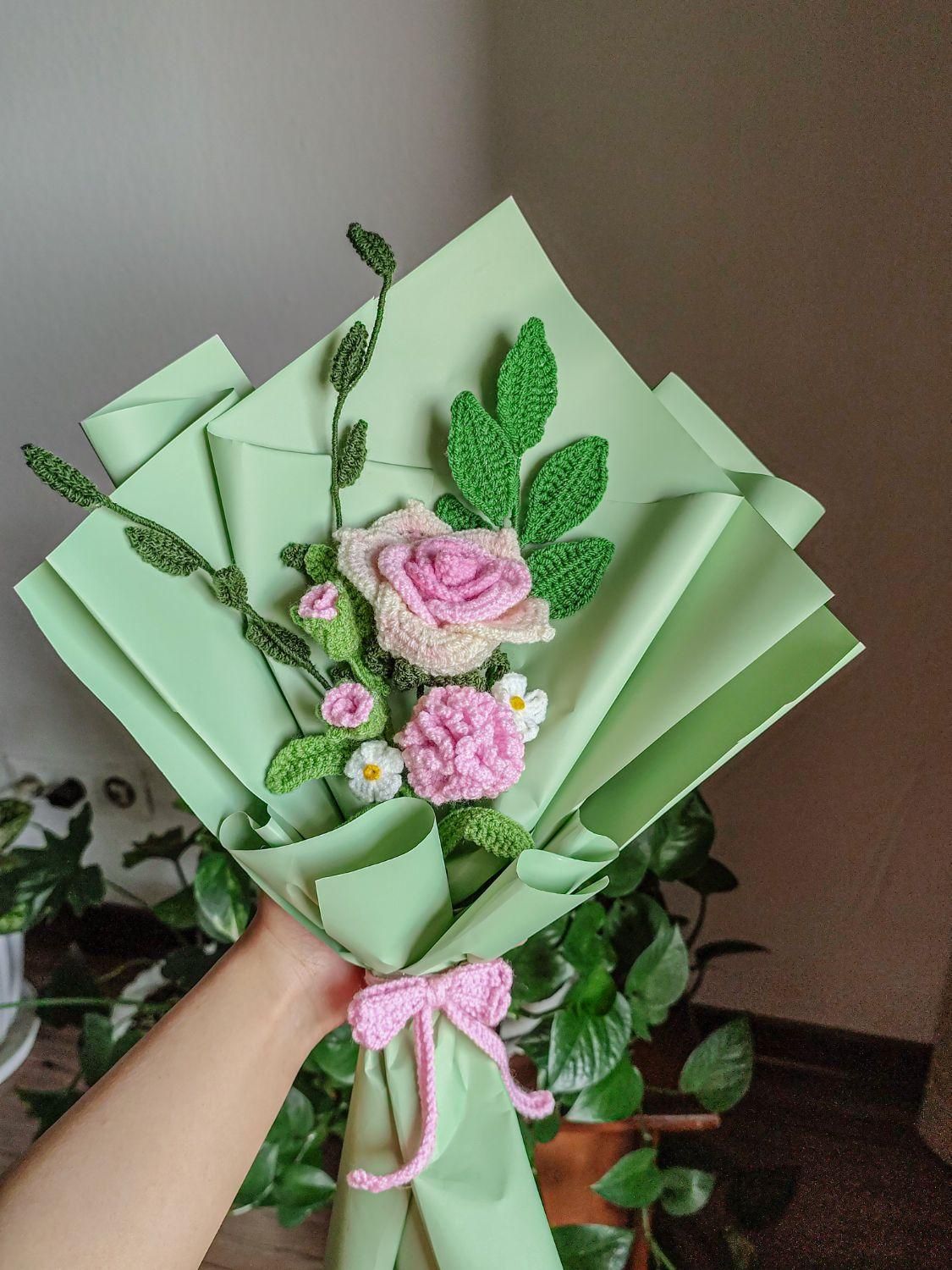 دسته گل بافتنی و کاموایی رز صورتی|گل مصنوعی|تهران, استاد معین|دیوار