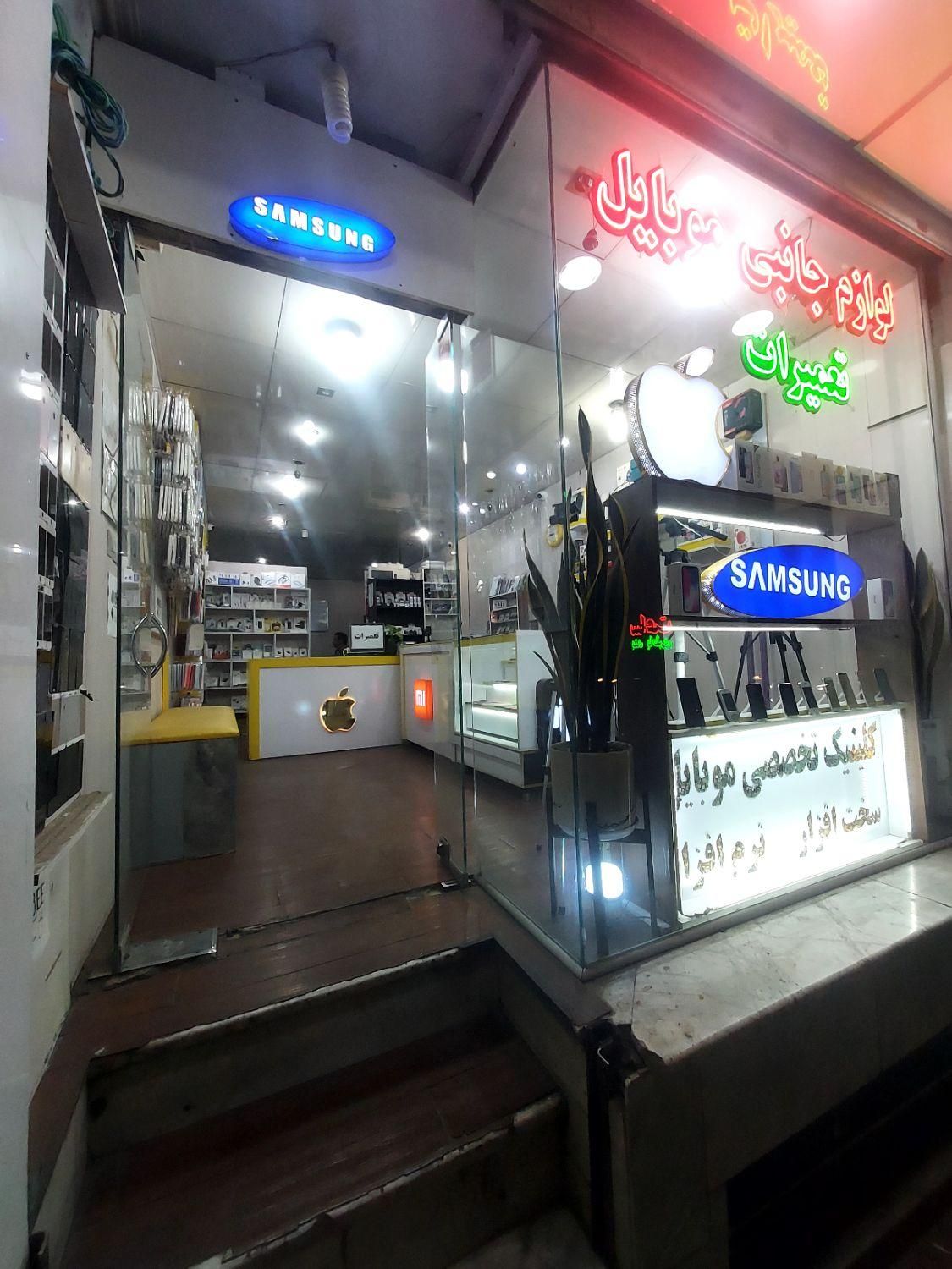 اجاره ویترین مغازه موبایل فروشی بلوار ارم‌ مهرشهر|اجارهٔ مغازه و غرفه|کرج, فاز ۱ مهرشهر|دیوار