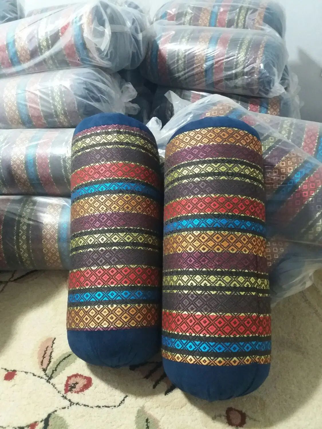 بالشت بالش  لوله ایی|رختخواب، بالش، پتو|ایذه, |دیوار