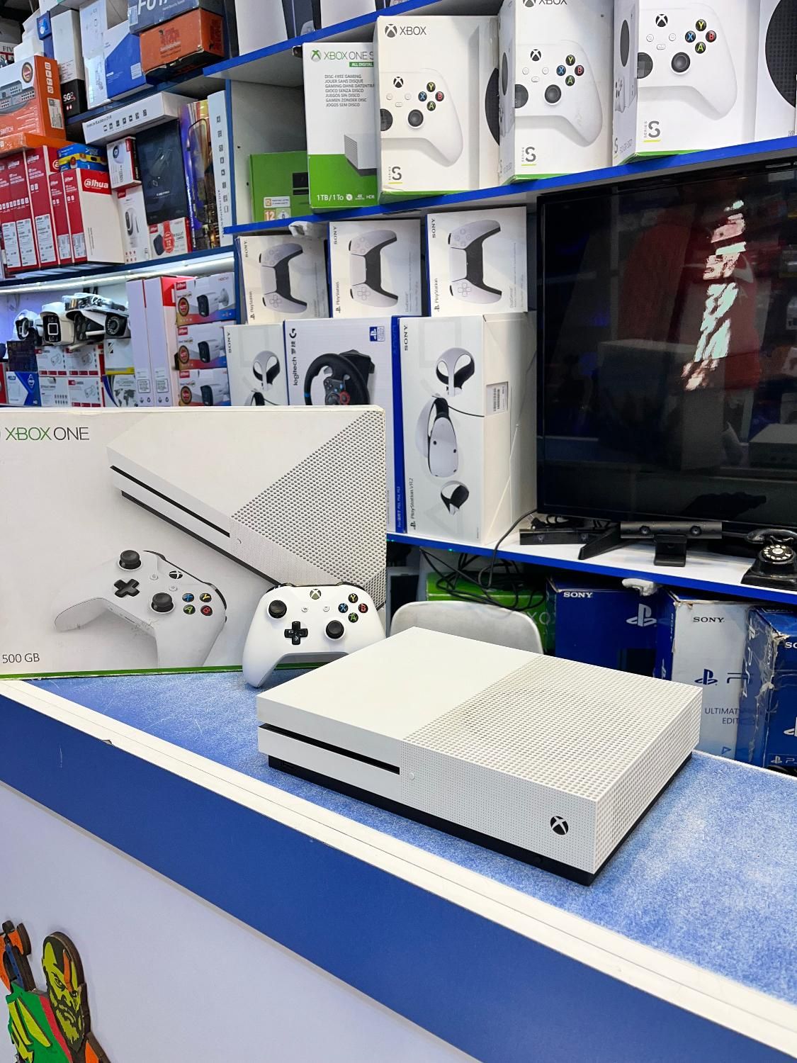 xbox one s 1tr با درایو|کنسول، بازی ویدئویی و آنلاین|تهران, فردوسی|دیوار