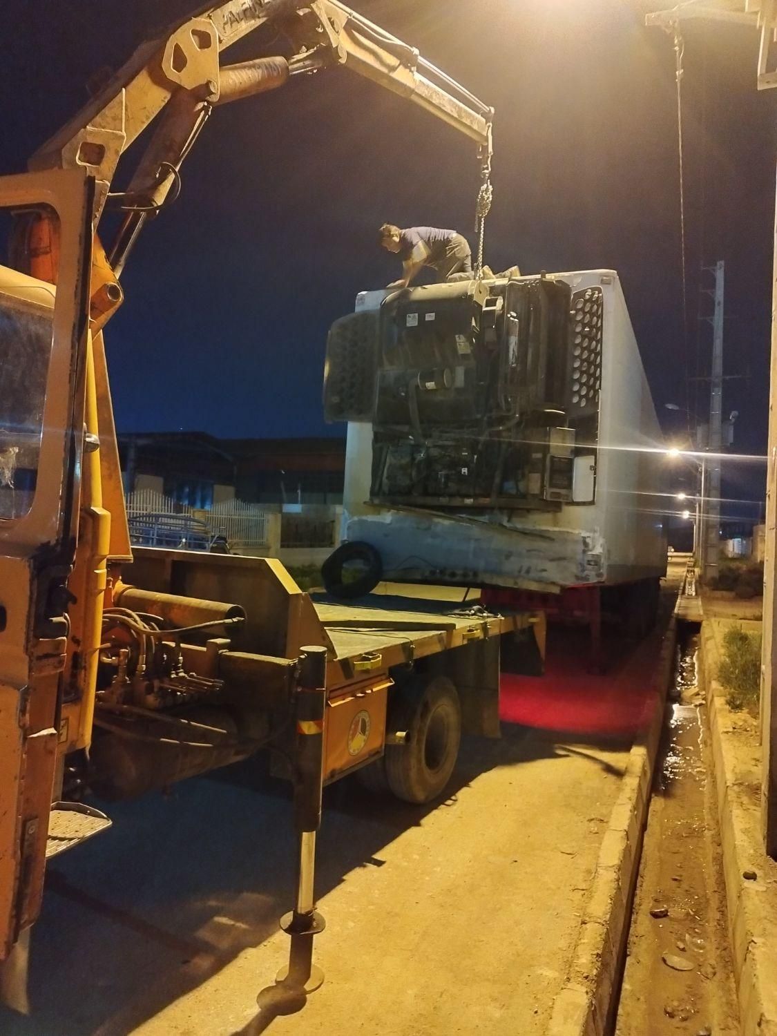 جرثقیل ۳ تن خاور کفی ۸۰۸ کار شبانه روزی|خدمات حمل و نقل|شیراز, پودنک|دیوار