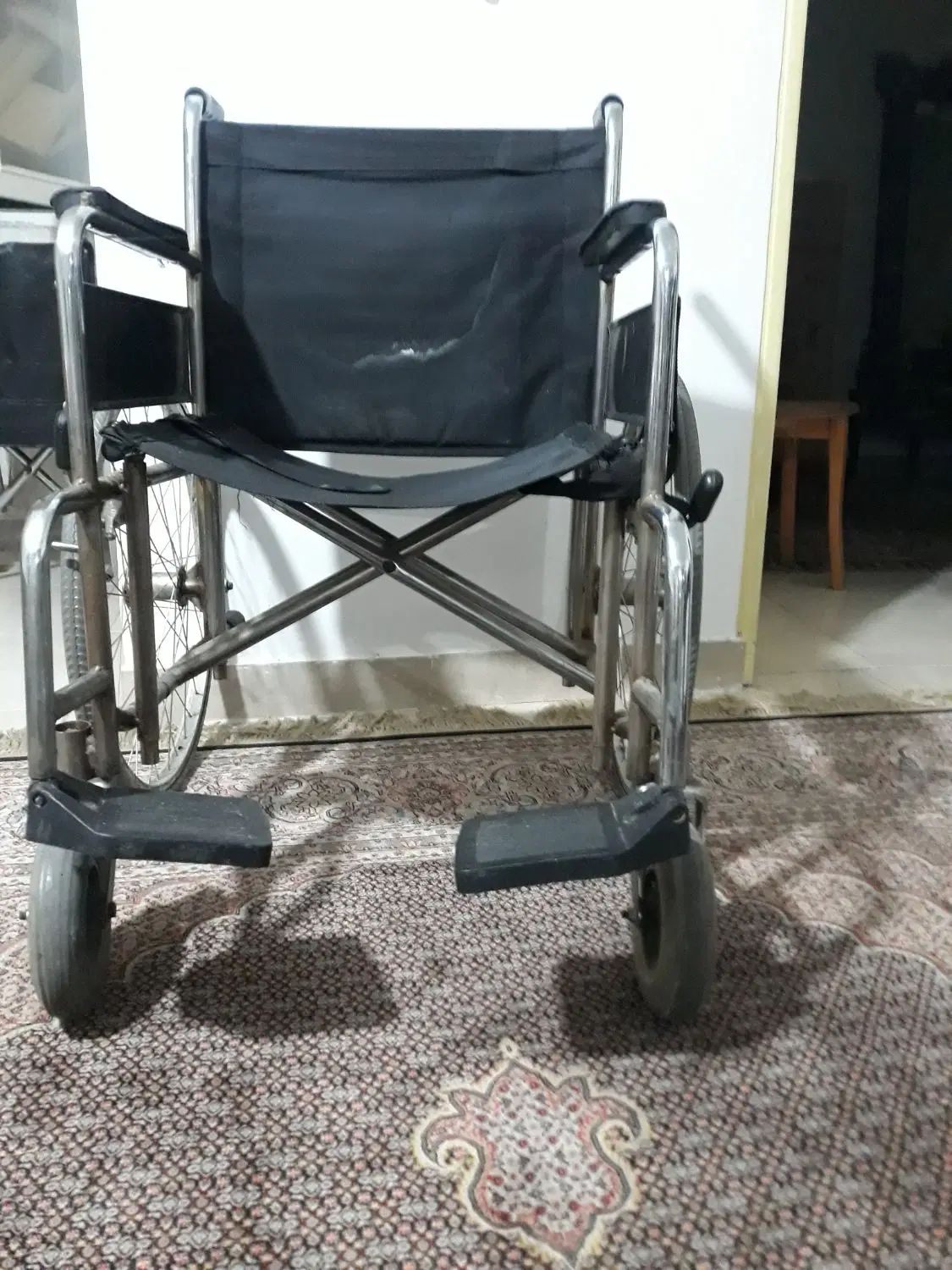 ویلچر تاشو تا وزن ۱۰۰ کیلو پایه تاشو لاستیک توپر|آرایشی، بهداشتی، درمانی|بومهن, |دیوار