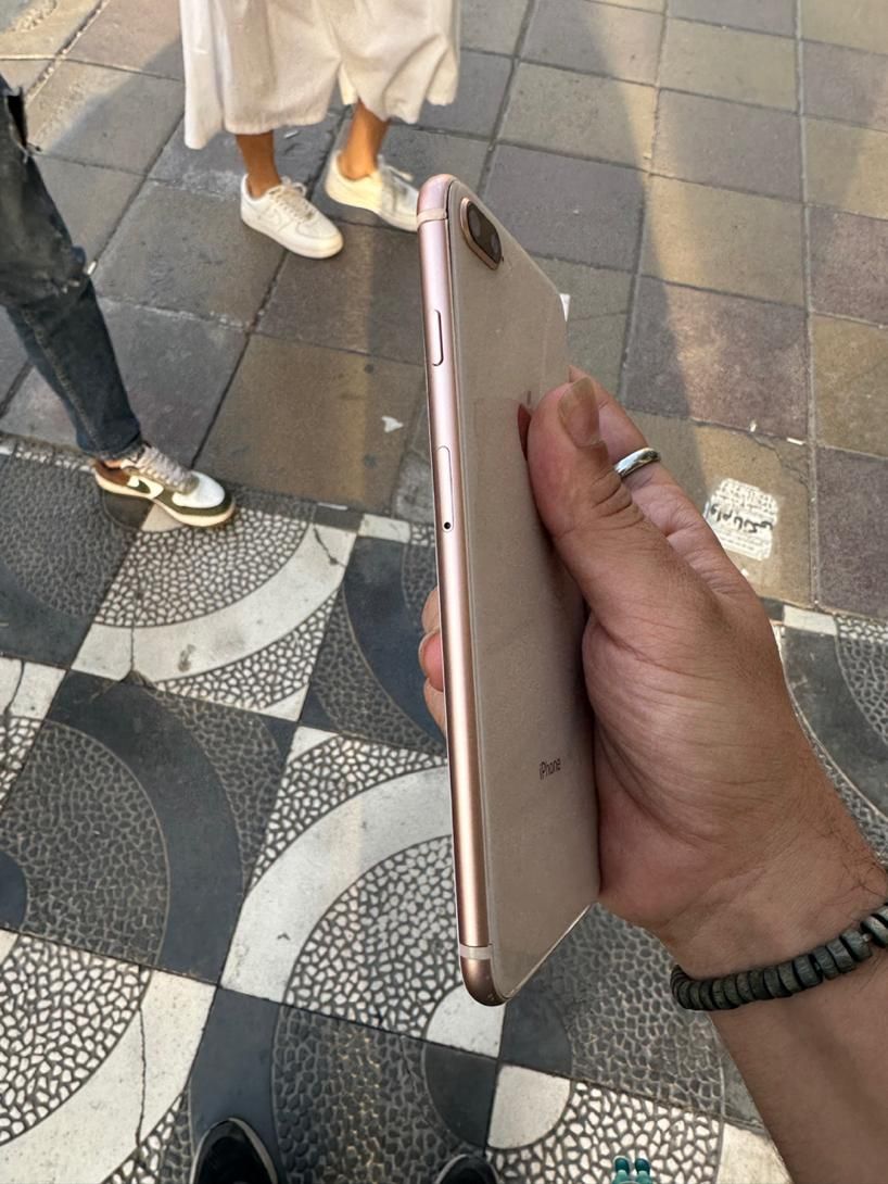 اپل iPhone 8 Plus با حافظهٔ ۶۴ گیگابایت|موبایل|کرج, درختی|دیوار