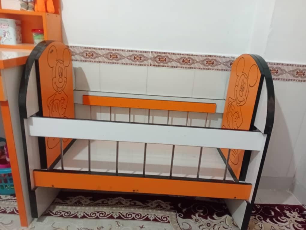 میز تحریر ،تخت خواب ،گهواره ،کمد بچه|اسباب و اثاث بچه|تهران, قیام‌دشت|دیوار