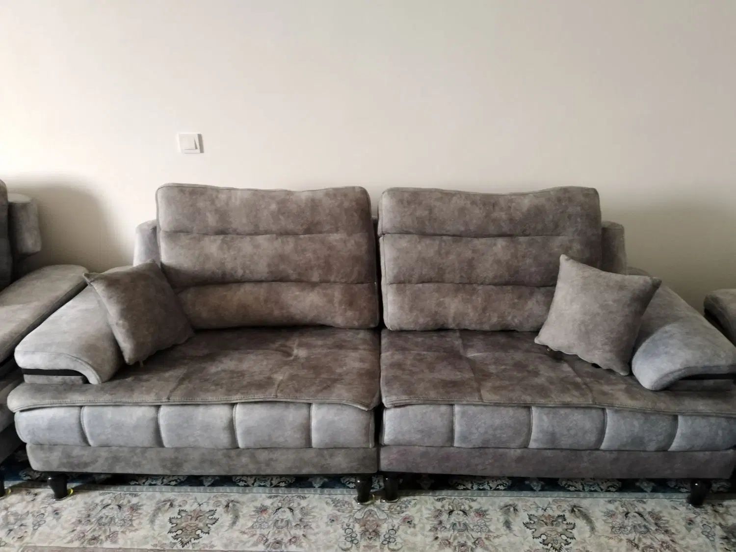 مبل راحتی. تخت خوابشو. 3 تا 3 نفره. نو.رنگ چرک تاب|مبلمان خانگی و میز عسلی|اندیشه, اندیشه فاز ۲|دیوار