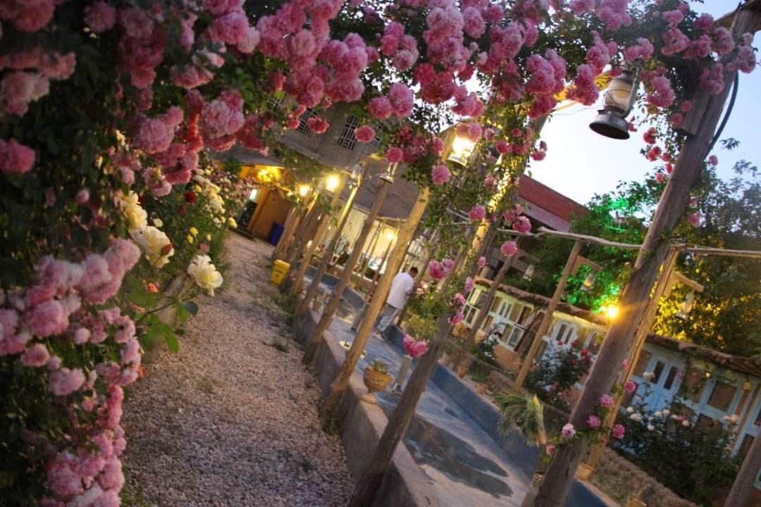 اجاره روزانه هفتگی ویلا واقامتگاه بومگردی منزل مبل|اجارهٔ کوتاهمدت ویلا و باغ|شیراز, قلات|دیوار