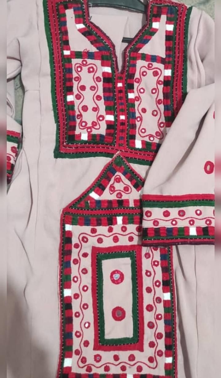 لباس چهار وجب|لباس|زابل, |دیوار