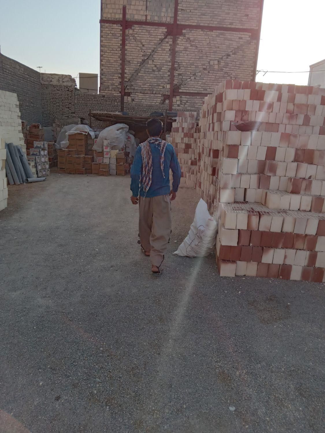 فروش انواع آجر بلوک ۱۵ و۱۰ سانتی|خدمات پیشه و مهارت|زابل, |دیوار