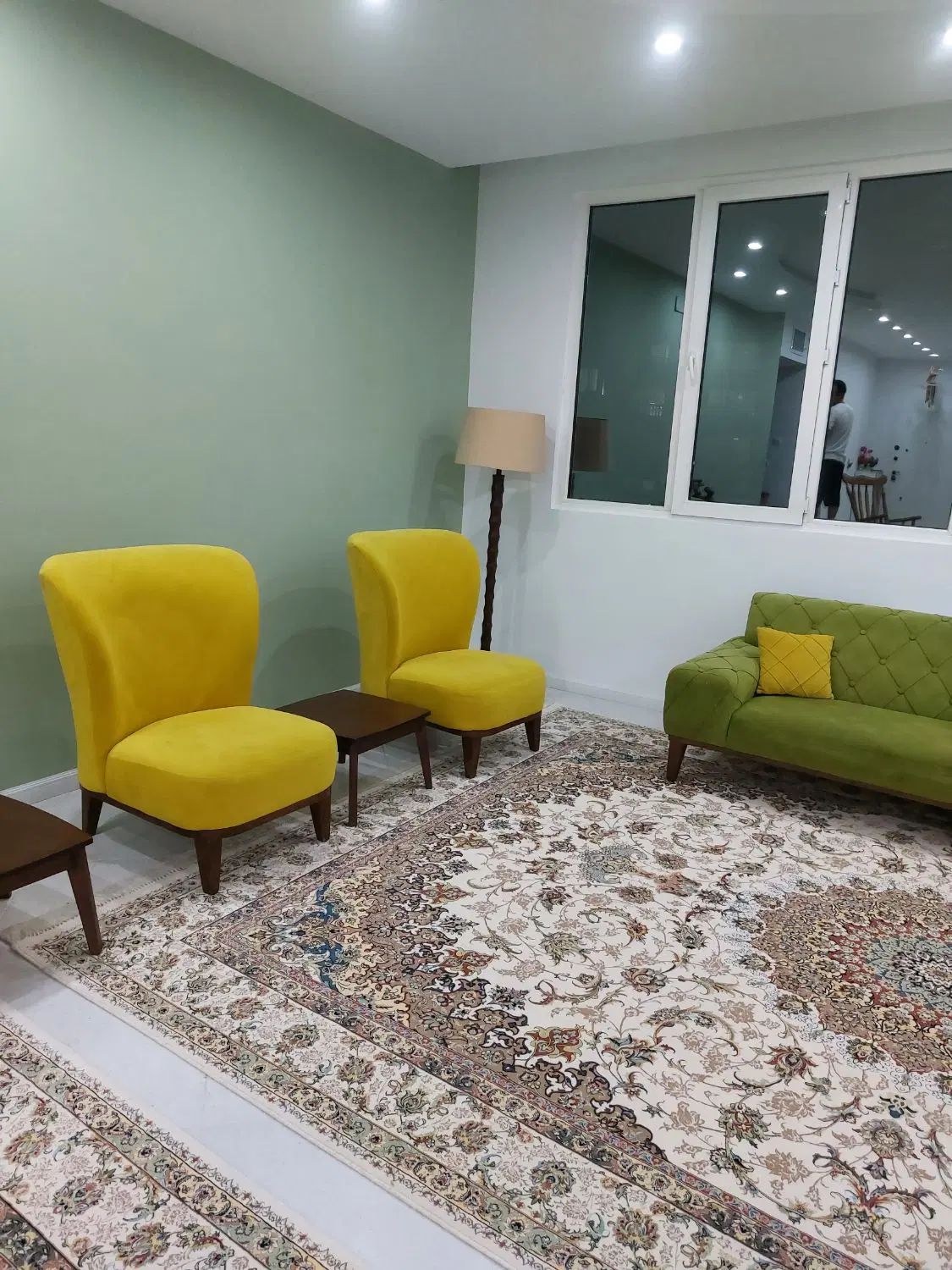 مبلمان ۹ نفره به همراه ۴ میز جلو مبلی|مبلمان خانگی و میز عسلی|مشهد, فرهنگیان (شهرک غرب)|دیوار