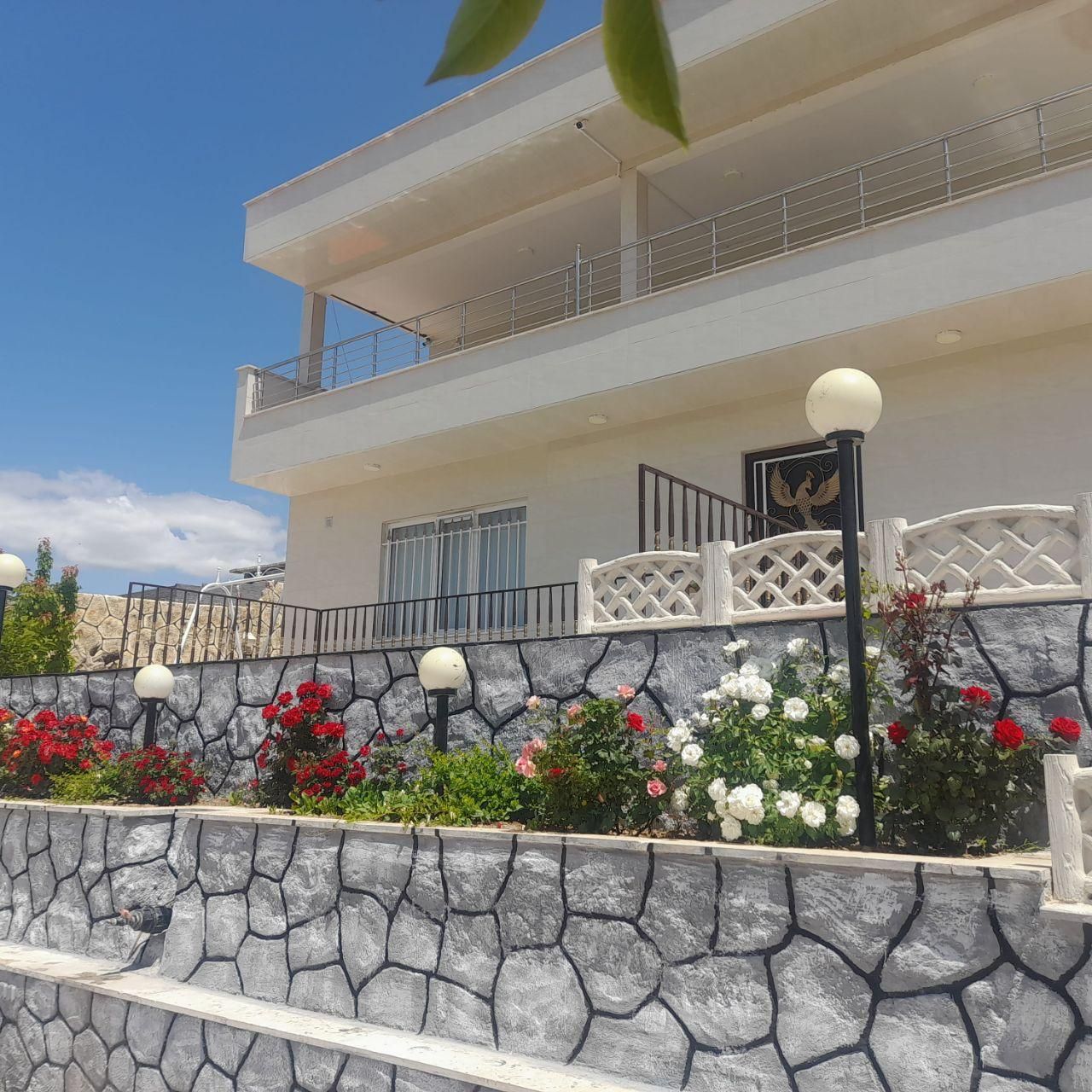 اجاره روزانه/هفتگی/ماهانه ویلا ۶۰۰ متری مرتب|اجارهٔ کوتاه‌مدت ویلا و باغ|سنندج, |دیوار