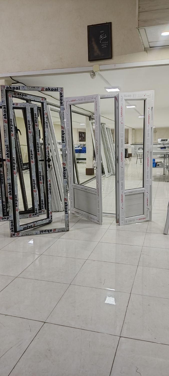 تعمیردرب وپنجره دوجداره وتک جداره کاملاتخصصی|خدمات پیشه و مهارت|شیراز, شهرک سراج|دیوار