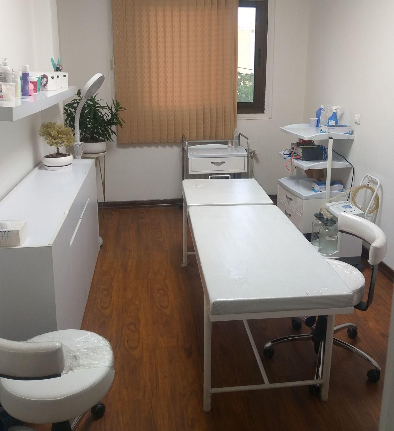اجاره اتاق ۱۲ متری از مطب زیبایی فعال|اجارهٔ دفتر کار، اتاق اداری، مطب|تهران, کوی مهران|دیوار