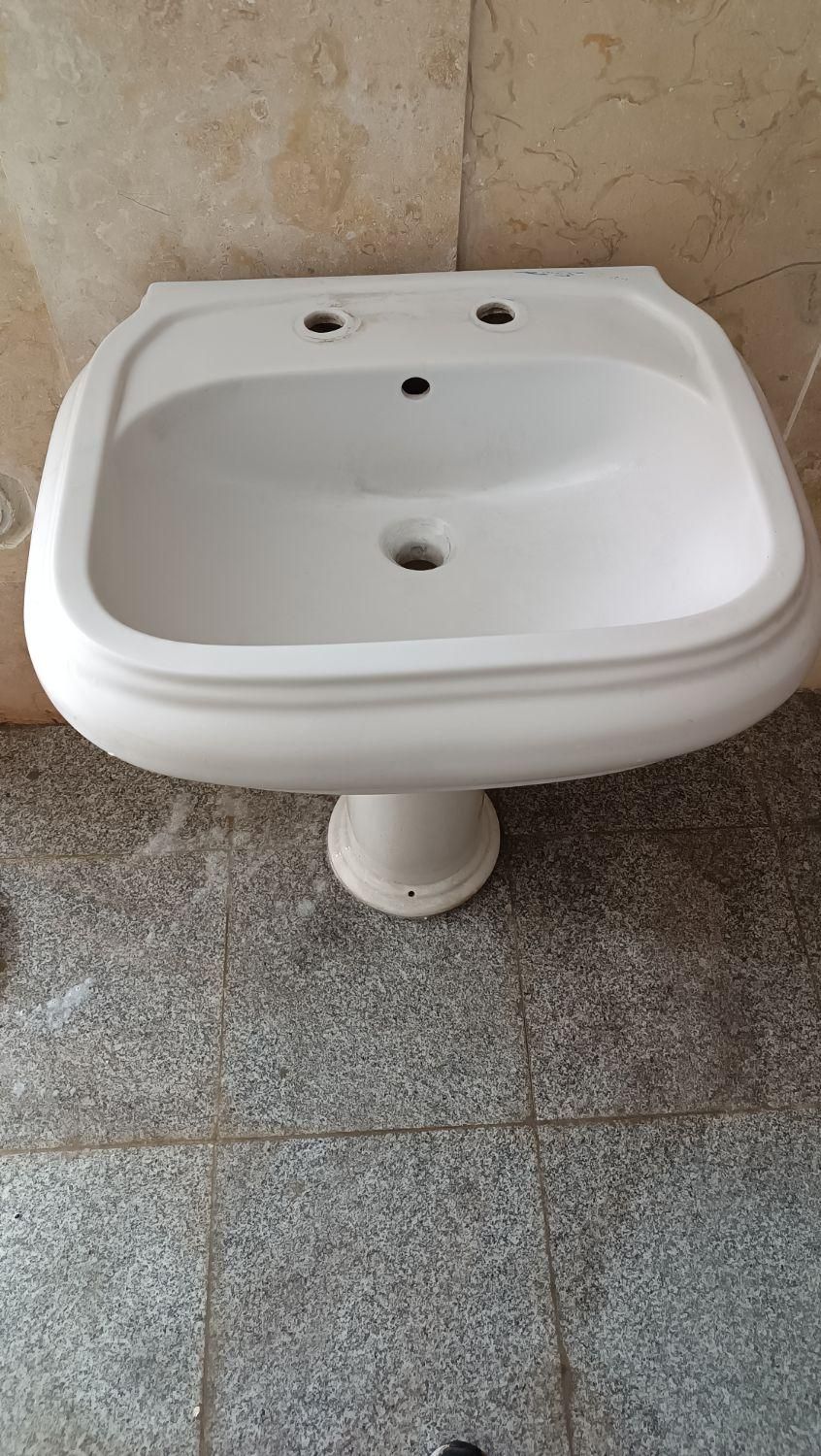 روشویی سرامیکی در حد نو و سالم|لوازم سرویس بهداشتی|صفادشت, |دیوار