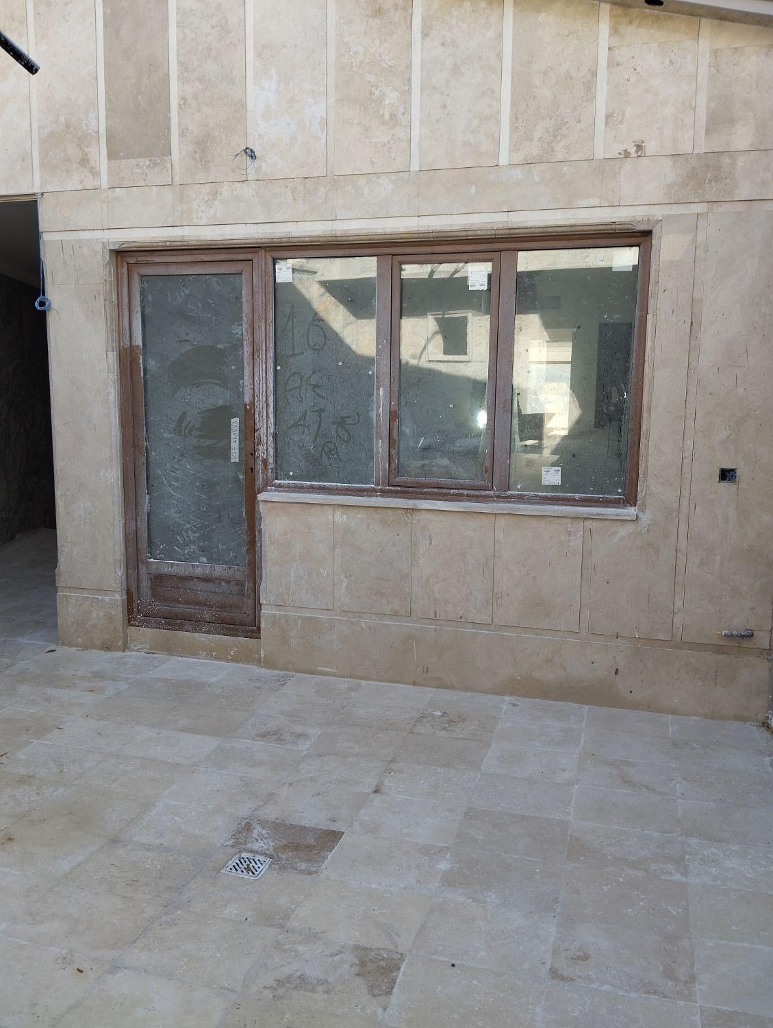 ساخت و تعمیر انواع درب و پنجره های یو پی وی سی|خدمات پیشه و مهارت|قم, قلعه یزدیها|دیوار