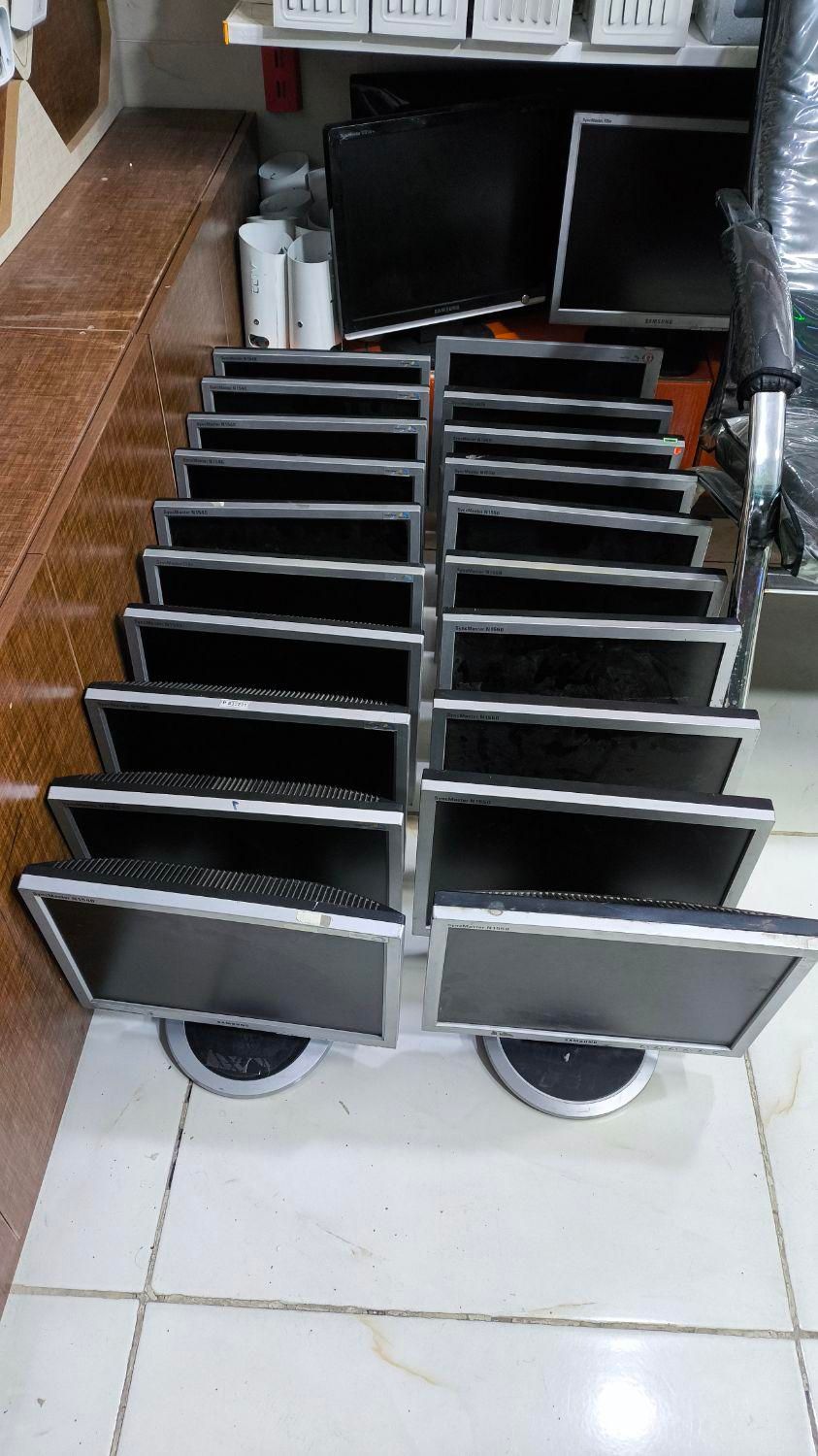 مانیتور ۱۵ اینچ سامسونگ و LG|قطعات و لوازم جانبی رایانه|کرمان, |دیوار