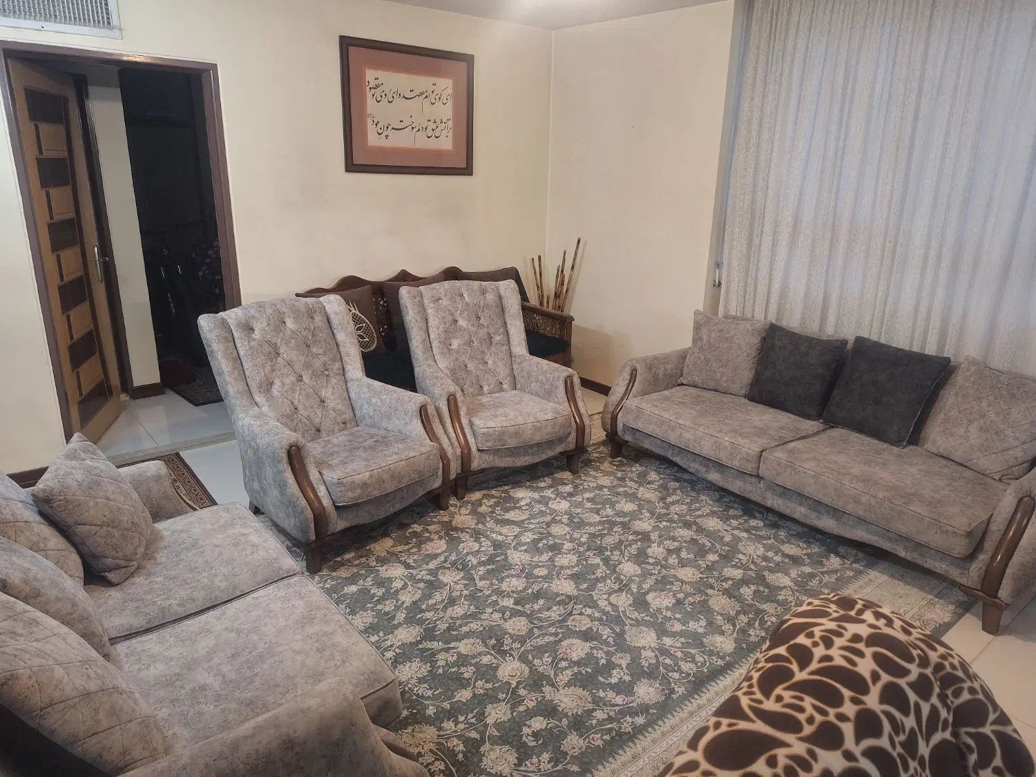 مبل راحتی ۷ نفره - آماده استفاده و سالم و تمیز|مبلمان خانگی و میز عسلی|اصفهان, برلیان|دیوار