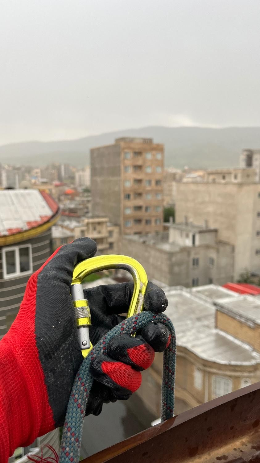 پیچ و رولپلاک و ترمیم نما با طناب کار در ارتفاع|خدمات پیشه و مهارت|ارومیه, |دیوار