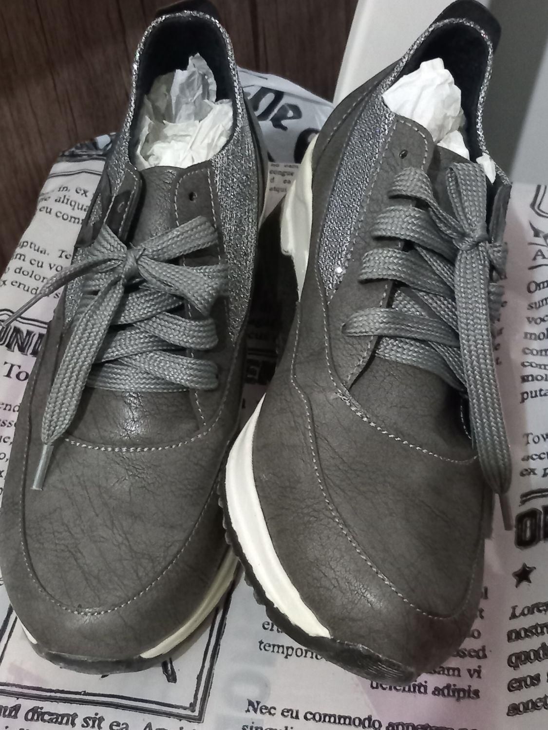 کفش ولباس نو|لباس|دامغان, |دیوار