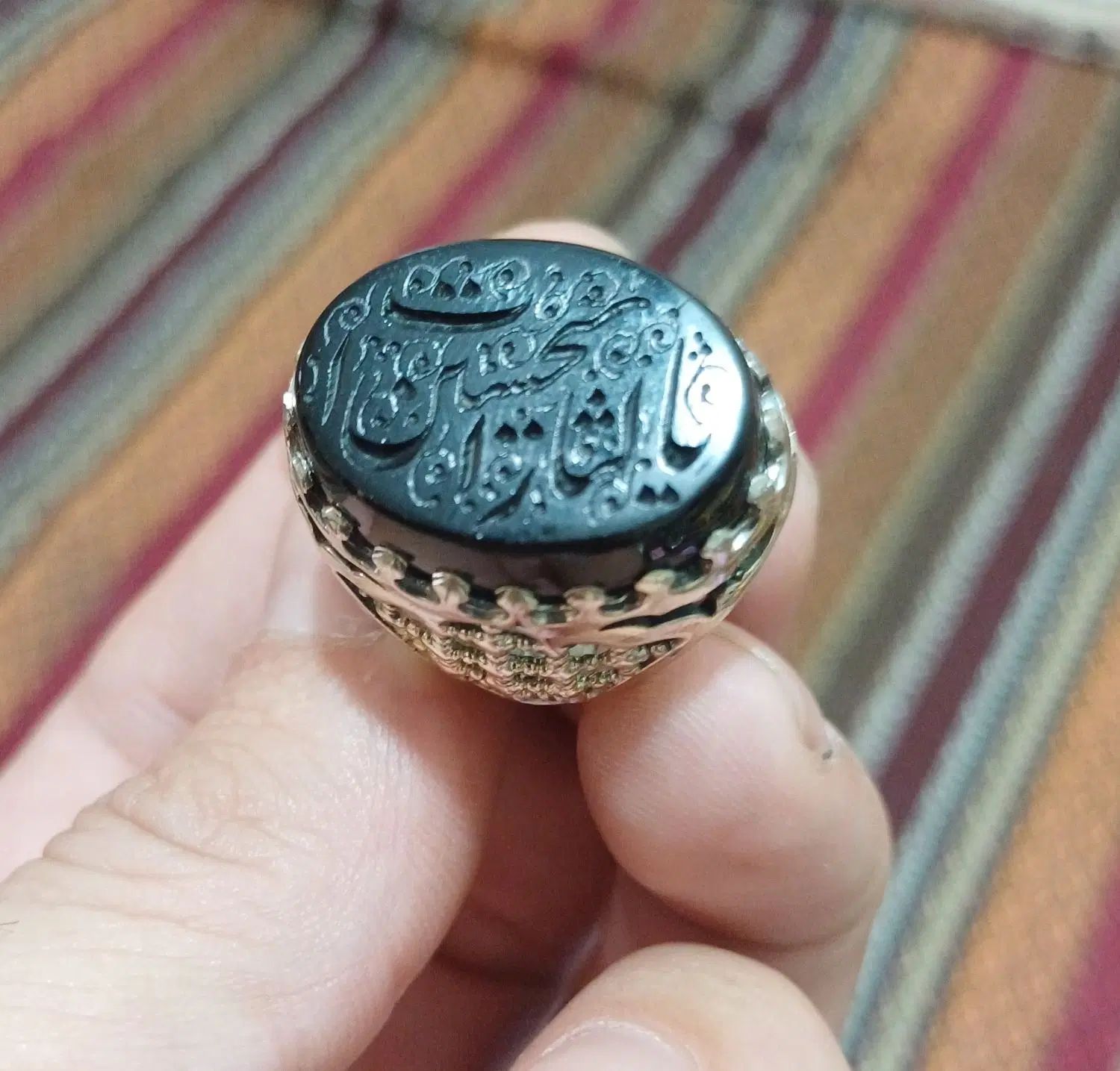 انگشتر نقره ۹۲۵ عقیق سیاه مزین به یا نثارت الحسین|جواهرات|شیراز, کوزه گری|دیوار