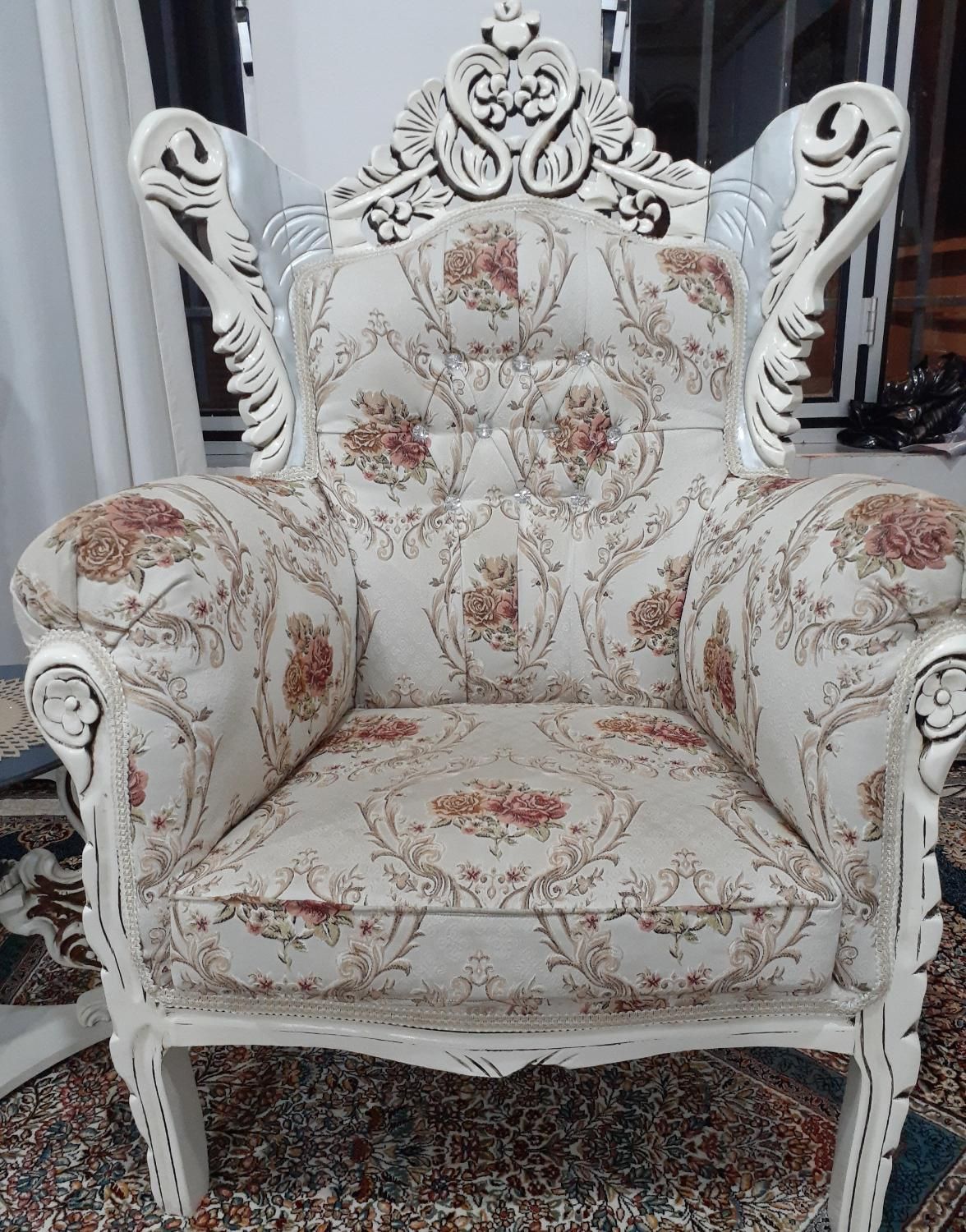 مبل  سلطنتی ۹نفره همراه با دوتا عسلی.شیک و سالم|مبلمان خانگی و میز عسلی|هرسین, |دیوار