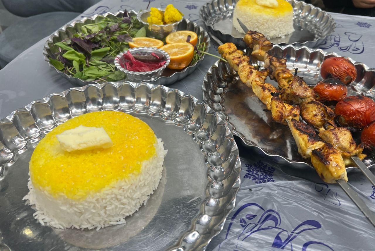 پیک موتوری جهت کار در تهیه غذا نیازمندیم|استخدام خدمات فروشگاه و رستوران|کرج, عظیمیه|دیوار