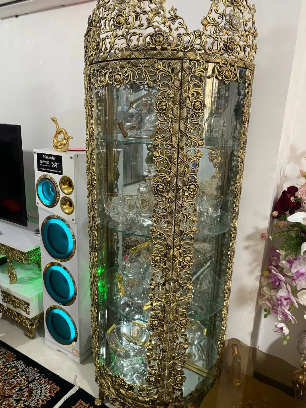 یک‌سری لوازم منزل|مبلمان خانگی و میز عسلی|تهران, هرندی|دیوار