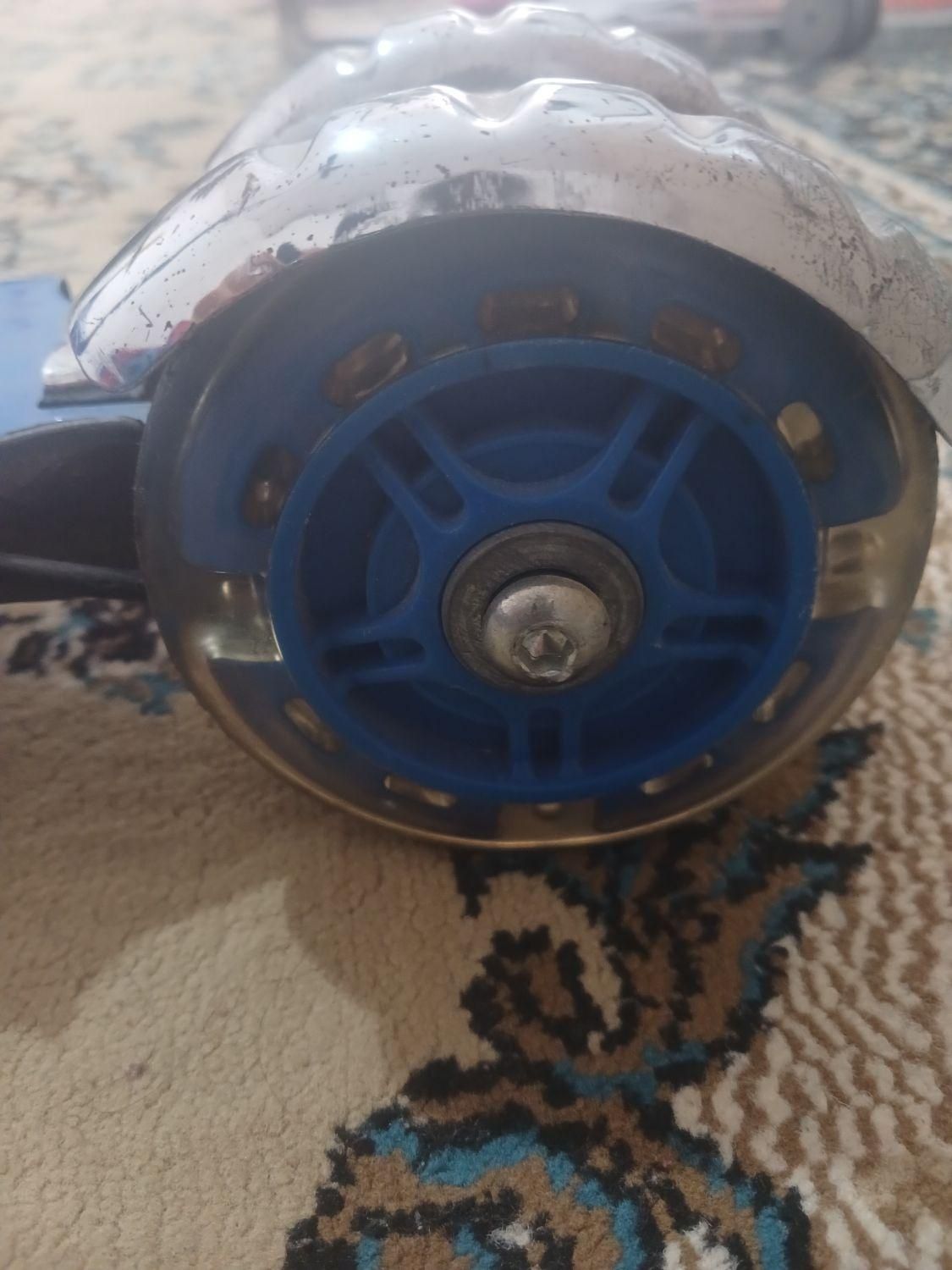 اسکوتر|دوچرخه، اسکیت، اسکوتر|بروجن, |دیوار