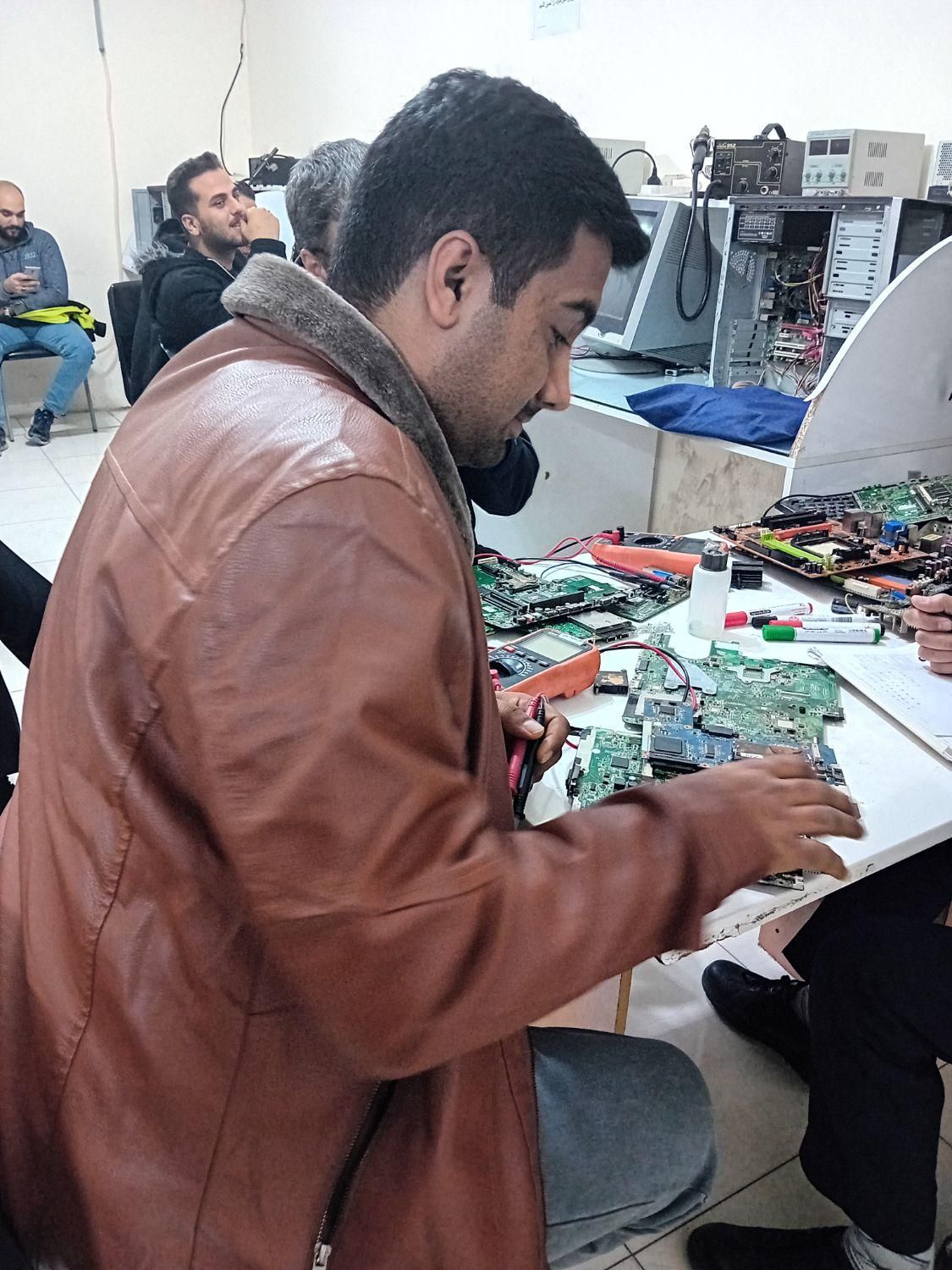 آموزش تعمیرات تخصصی موبایل ولپ تاپ|خدمات آموزشی|مشهد, آزادشهر|دیوار