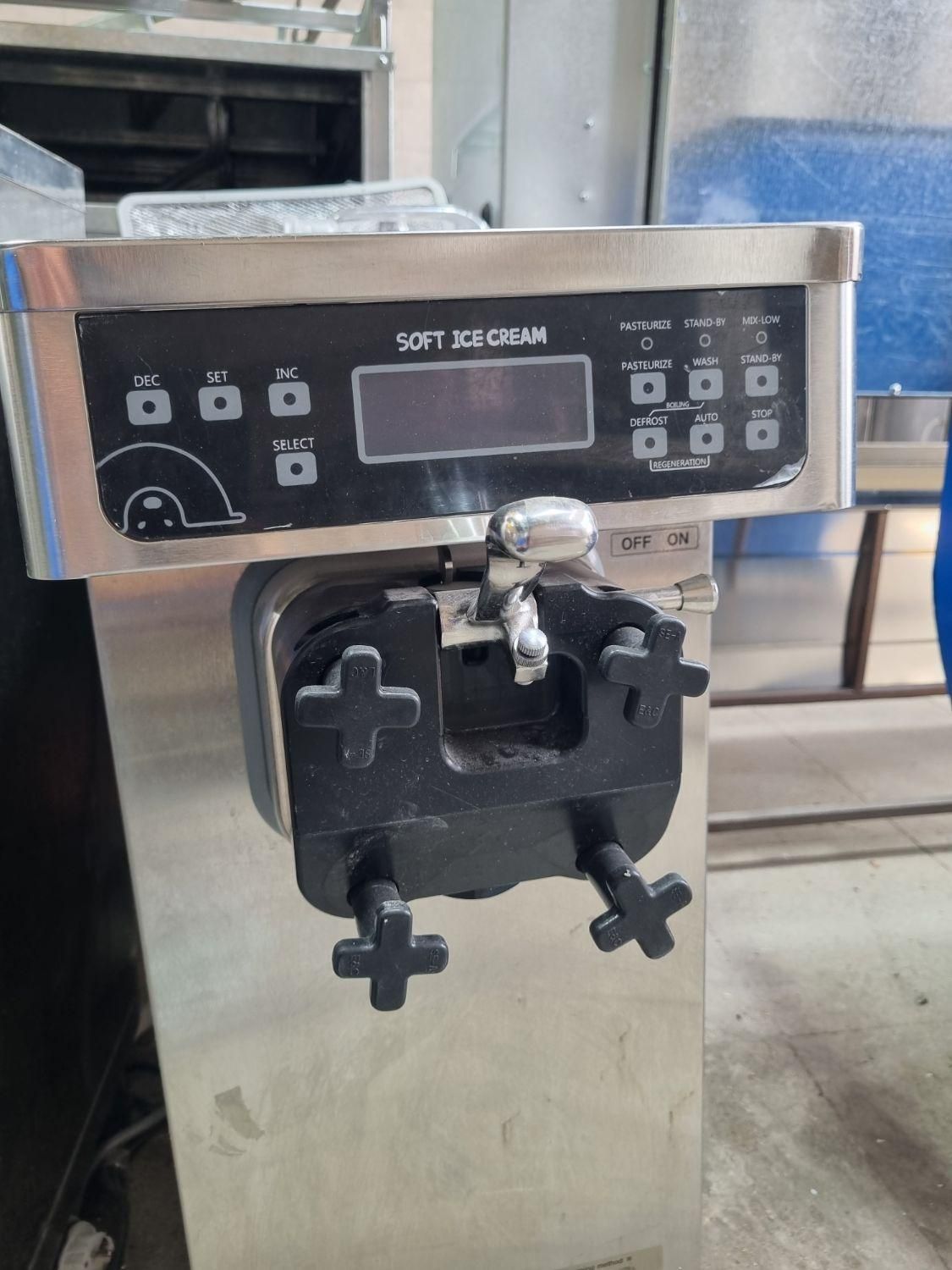 دستگاه بستنی رومیزی گل خامه زن بستنی برفی|کافیشاپ و رستوران|شیراز, وزیرآباد|دیوار