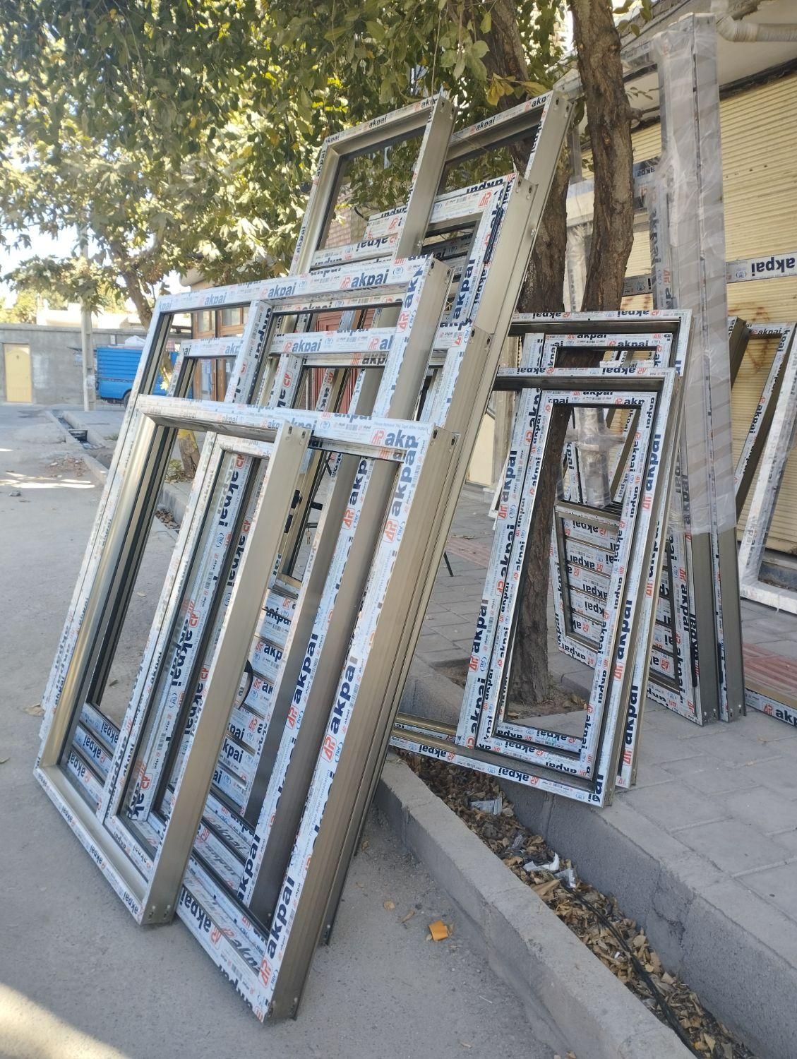 تولیدی کننده انواع درب و پنجره های آلومینیوم آکپا|مصالح و تجهیزات ساختمان|میاندوآب, |دیوار