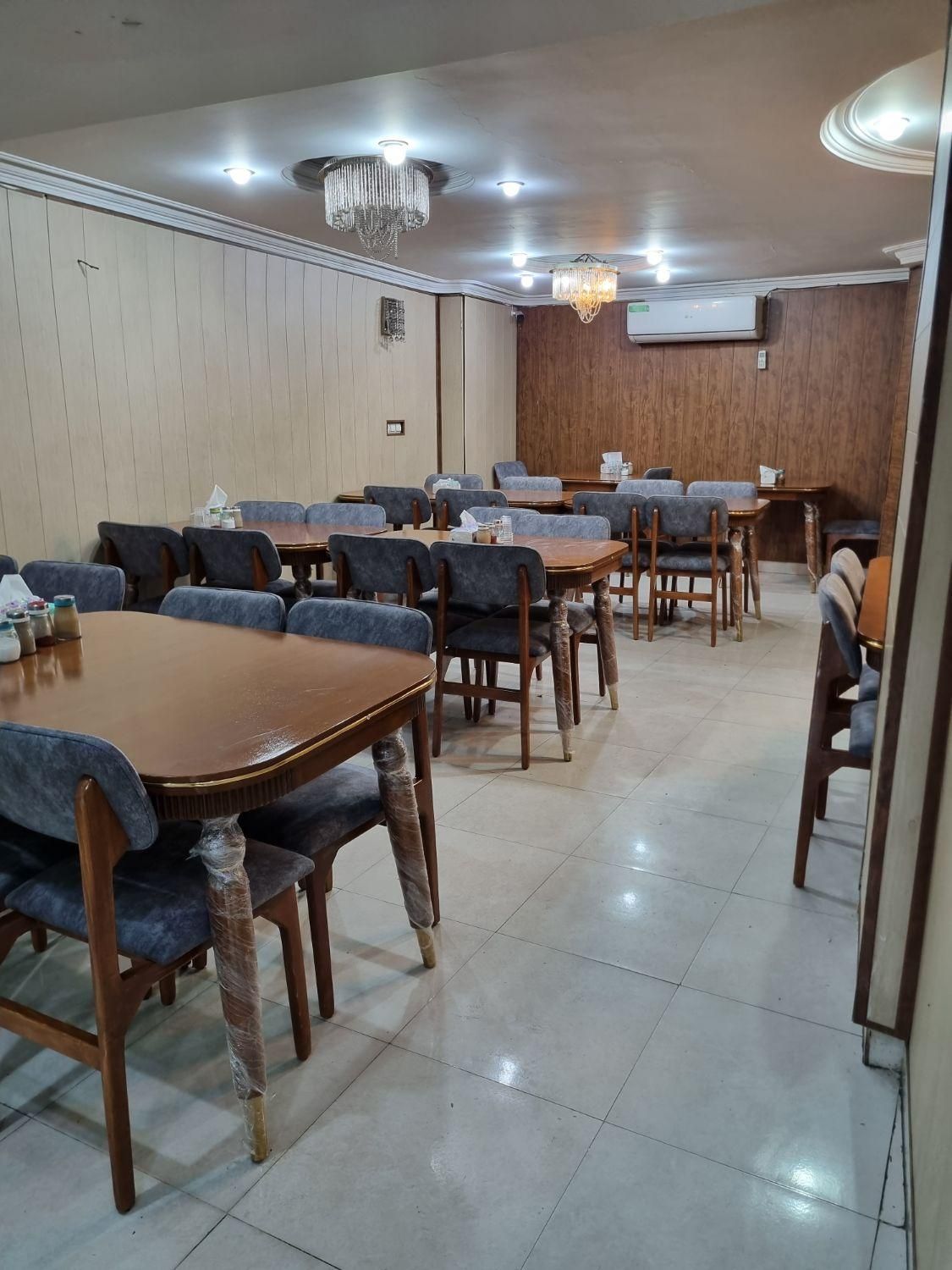 میز صندلی مناسب هتل رستوران وکافه|میز و صندلی غذاخوری|رشت, دخانیات|دیوار