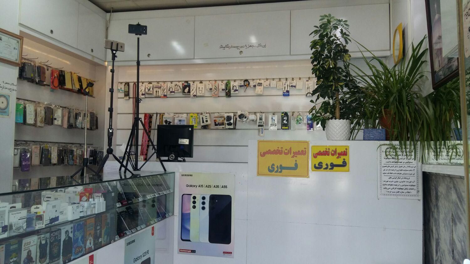 اجاره میز نرم افزار و سخت افزار و ویترین|خدمات رایانه‌ای و موبایل|مشهد, گلبرگ|دیوار