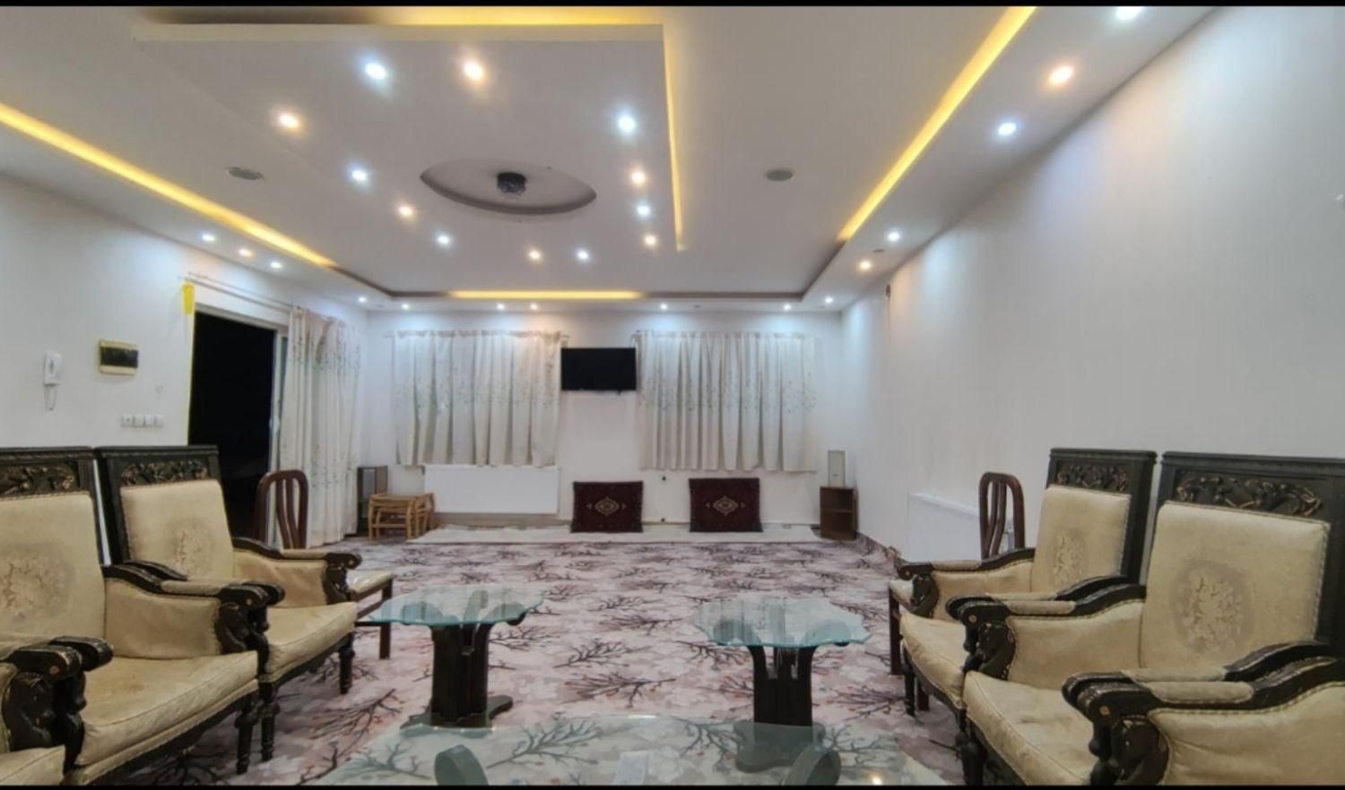 اجاره روزانه باغ ویلا/استخردارسرپوشیده آبگرم|اجارهٔ کوتاهمدت ویلا و باغ|اصفهان, پارک مشتاق|دیوار