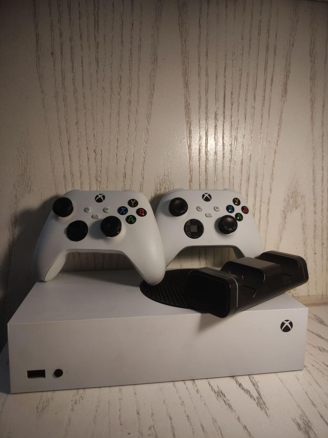 Xbox Series S تمیز + ۲ دسته + هدفون + شارژر|کنسول، بازی ویدئویی و آنلاین|مشهد, هفت تیر|دیوار