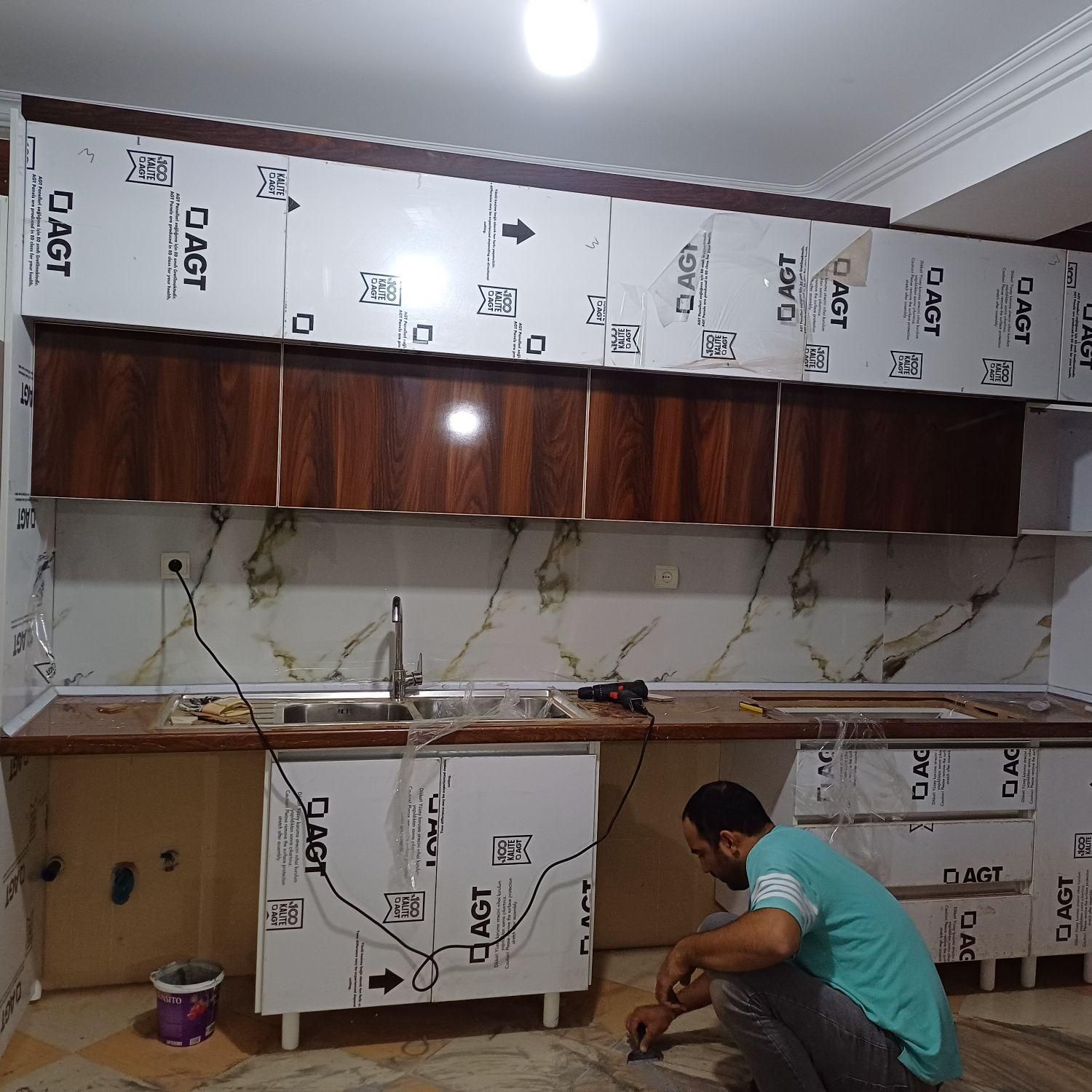 نصاب پارکت کفپوش قرنیز دیوارپوش ماربل ترمو سقف|خدمات پیشه و مهارت|بندرعباس, |دیوار