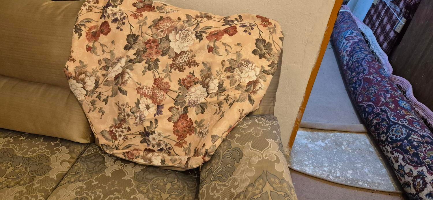 مبلمان هفت نفره با میز وسط چوبی|مبلمان خانگی و میز عسلی|چالوس, |دیوار