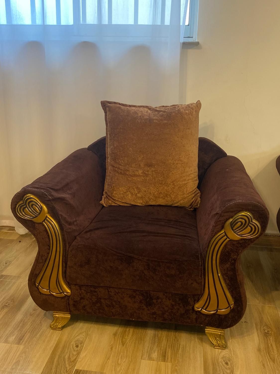 یک دست مبل ۷ نفره چهار سیصد|مبلمان خانگی و میز عسلی|رشت, شکار اسطلخ|دیوار