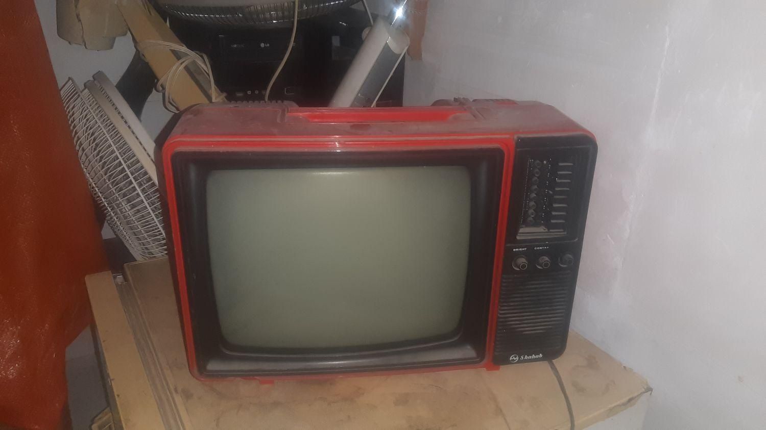 تلویزیون قدیمی سالم|کلکسیون اشیاء عتیقه|اردبیل, |دیوار