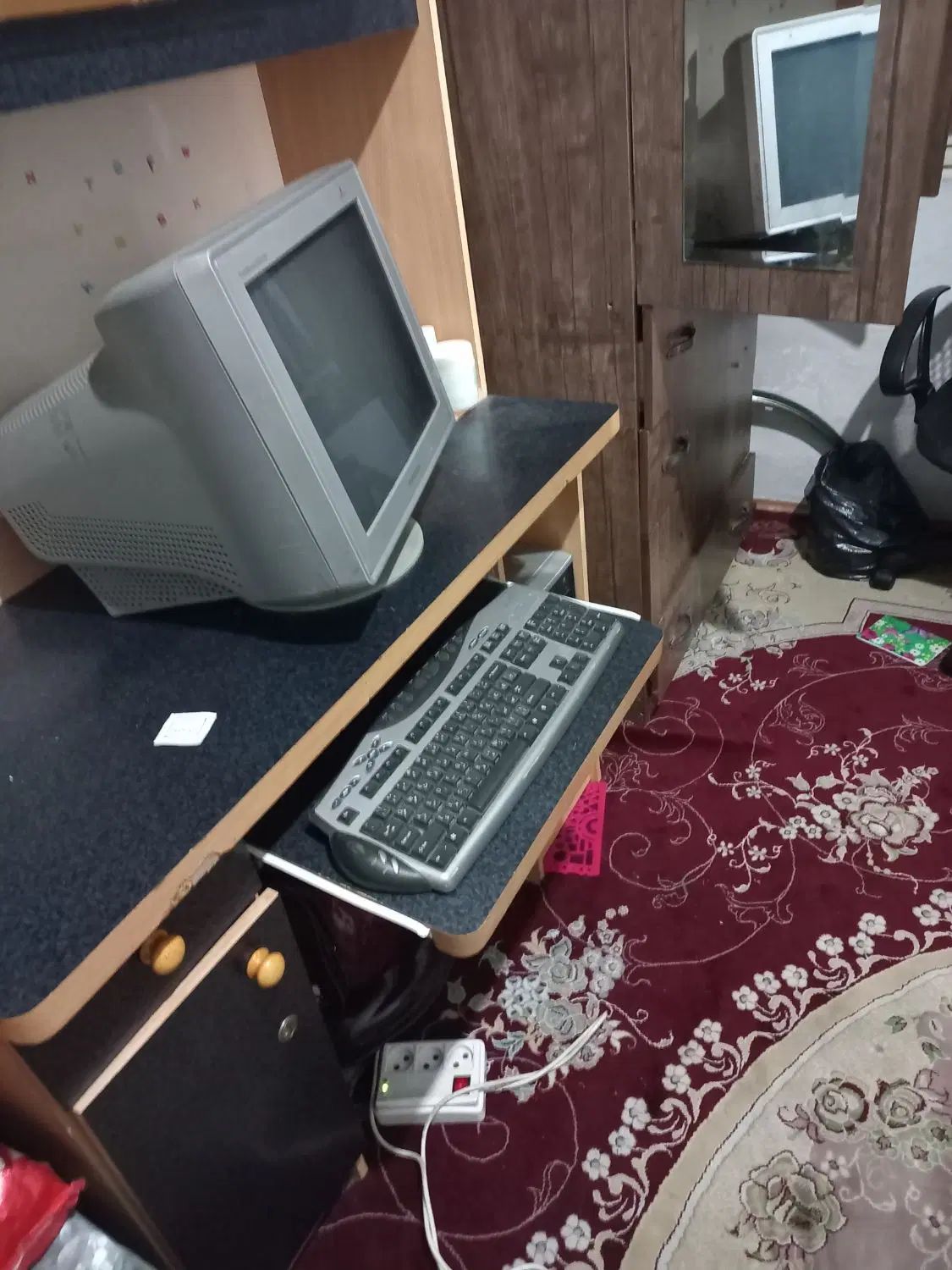 باعرض سلام یک کامپیوتر بامیزش قیمت ۱۵۰۰تومان|میز تحریر و کامپیوتر|کهریزک, |دیوار